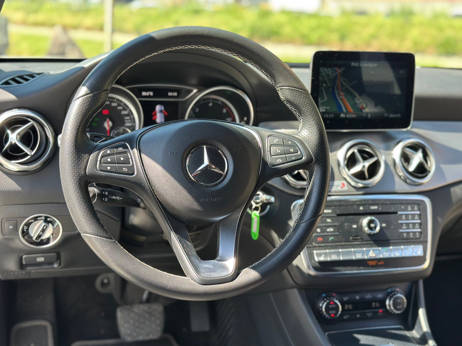 MERCEDES-BENZ GLA 200 d Style 4Matic 7G-DCT-image-10