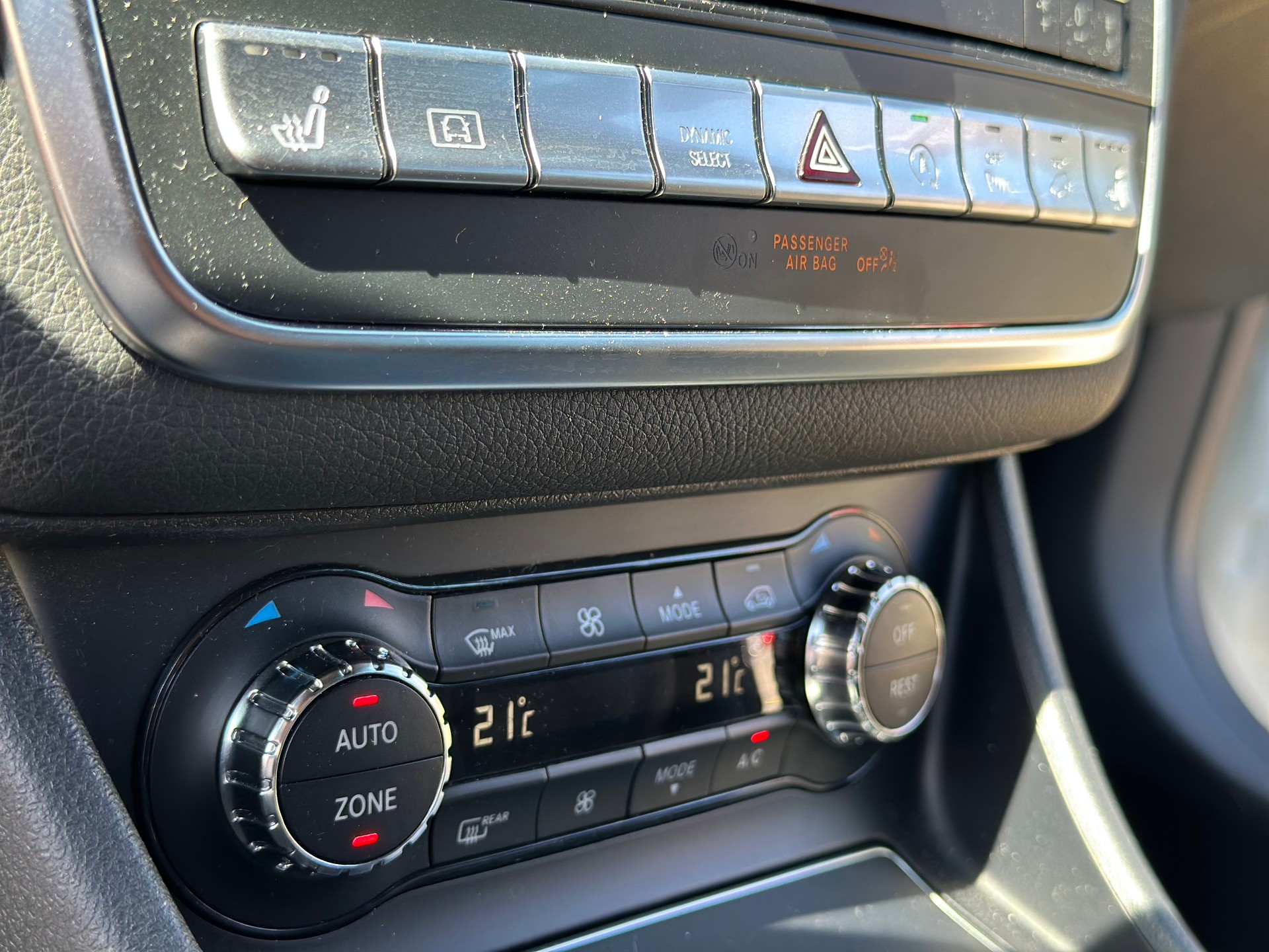 MERCEDES-BENZ GLA 200 d Style 4Matic 7G-DCT-image-21