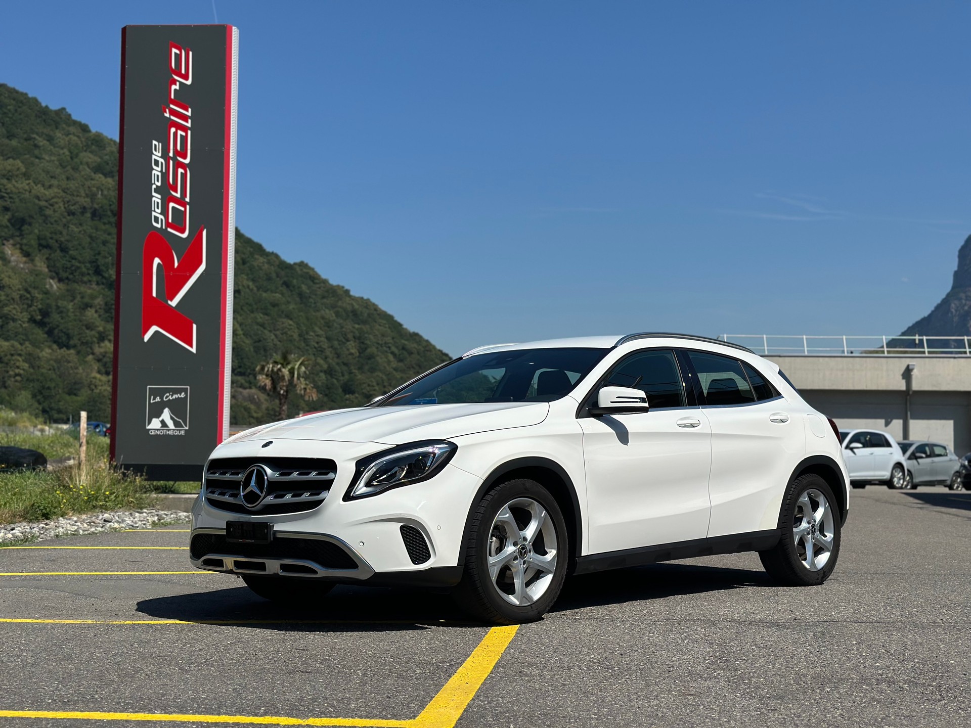 MERCEDES-BENZ GLA 200 d Style 4Matic 7G-DCT-showroom-element-1