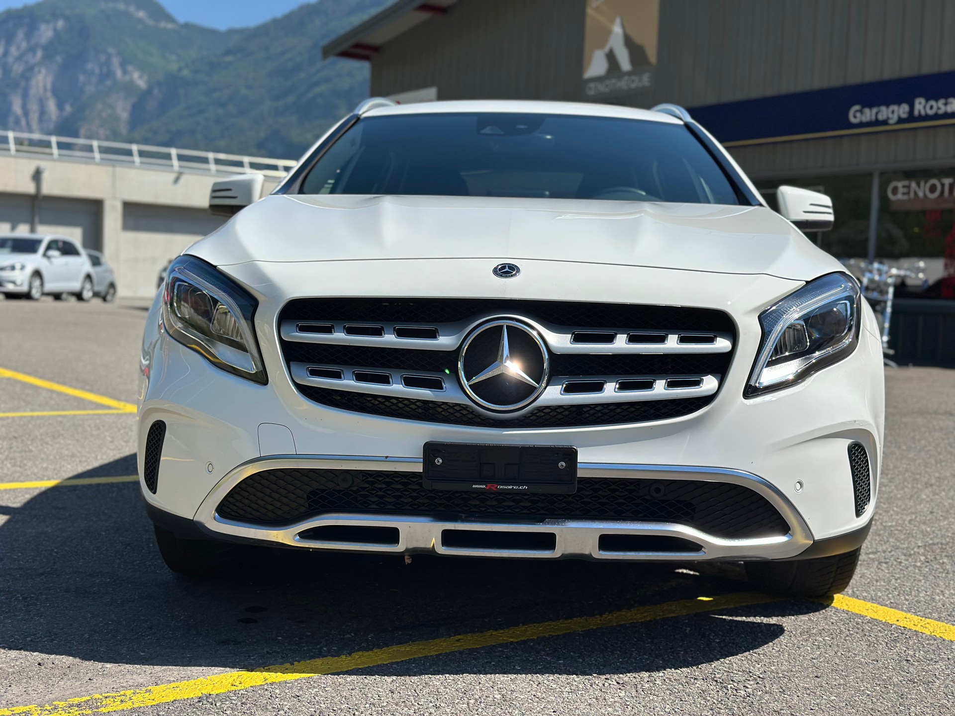 MERCEDES-BENZ GLA 200 d Style 4Matic 7G-DCT-showroom-element-2