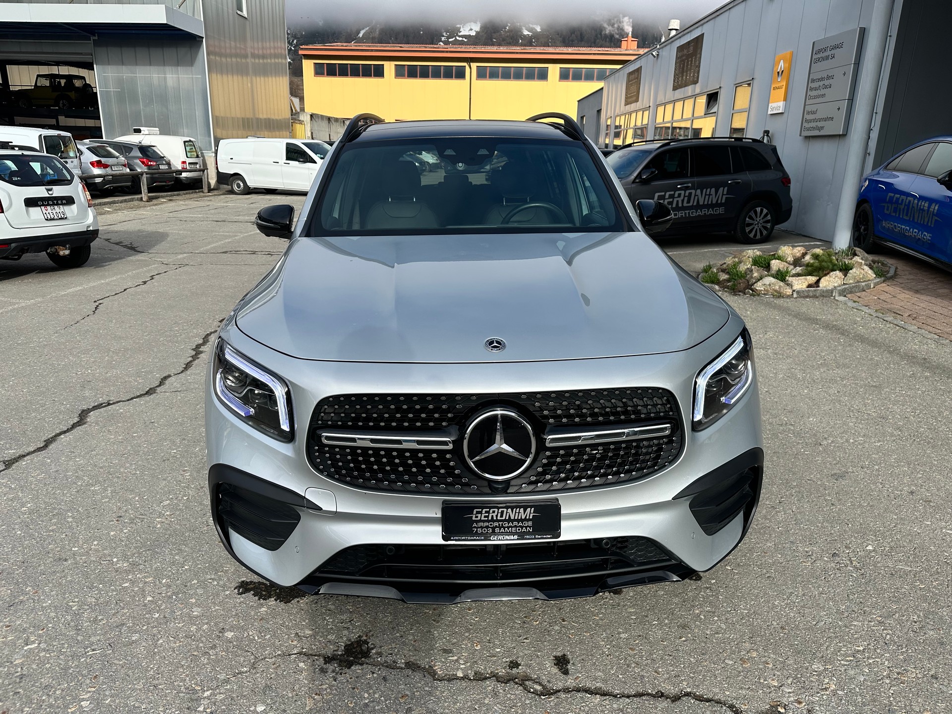 MERCEDES-BENZ GLB 250 AMG Line 4matic-showroom-element-3