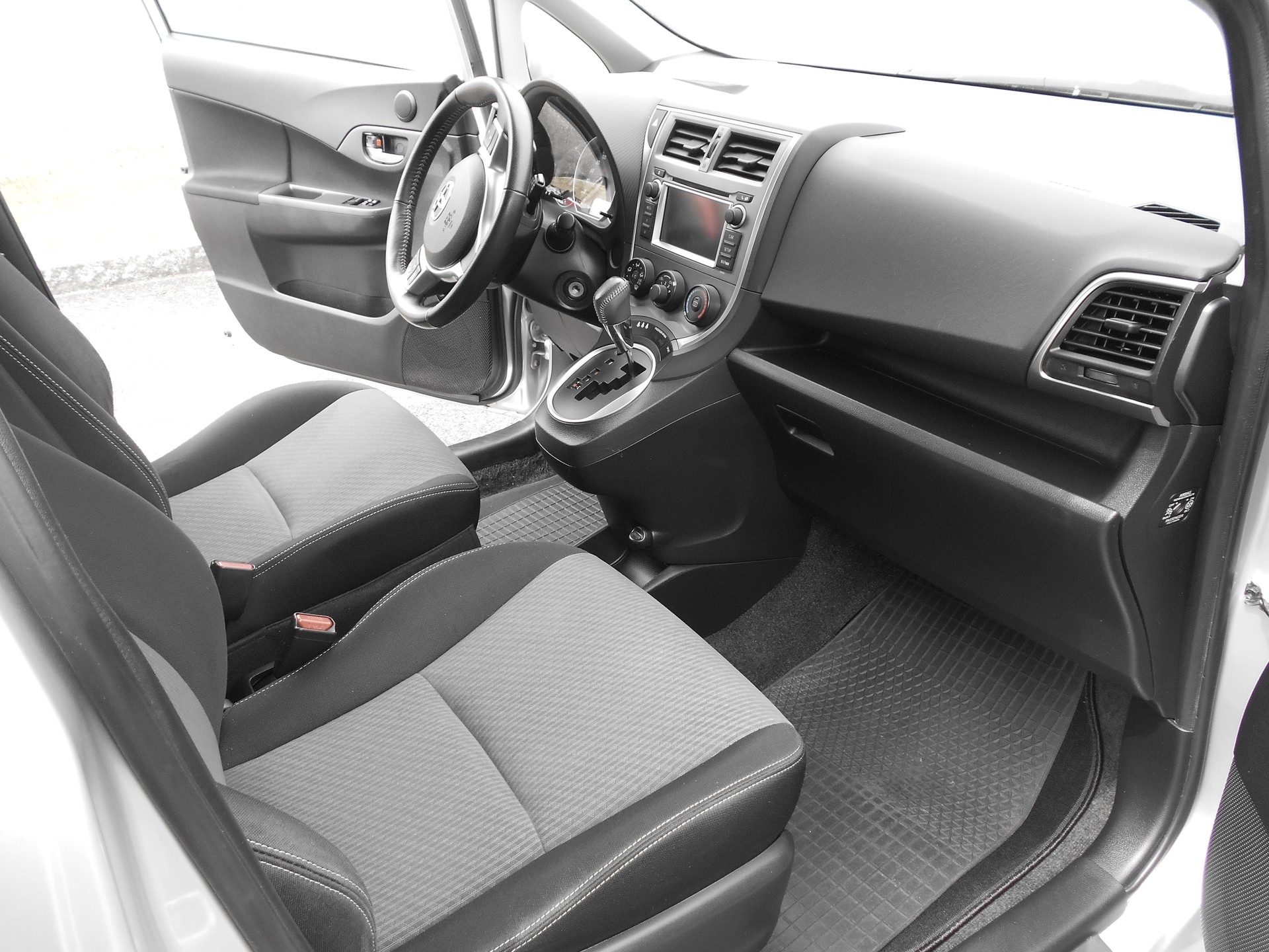 TOYOTA Verso-S 1.33 Linea Luna Multidrive S-image-5