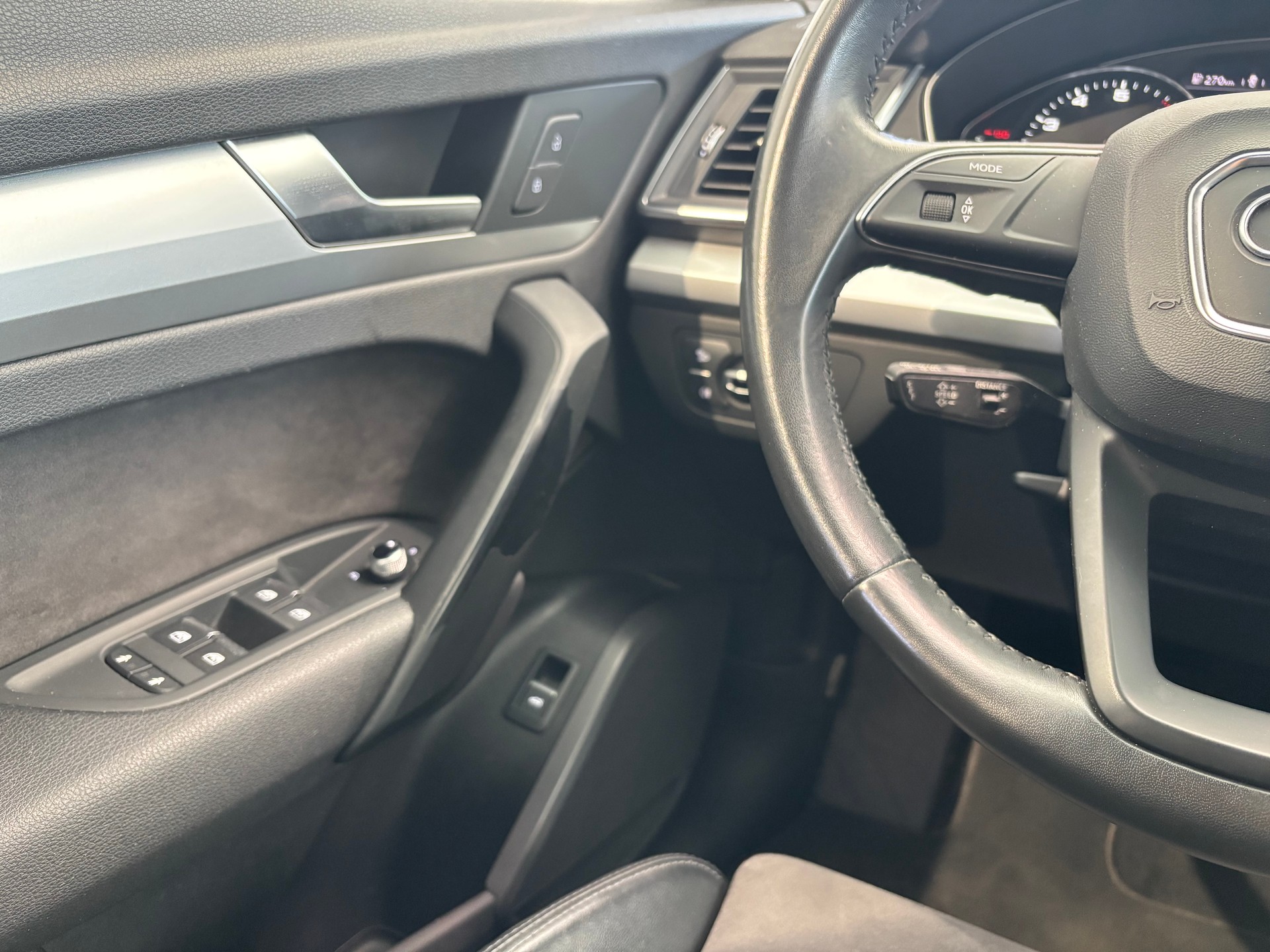 AUDI Q5 2.0 TFSI sport quattro S-tronic-image-11