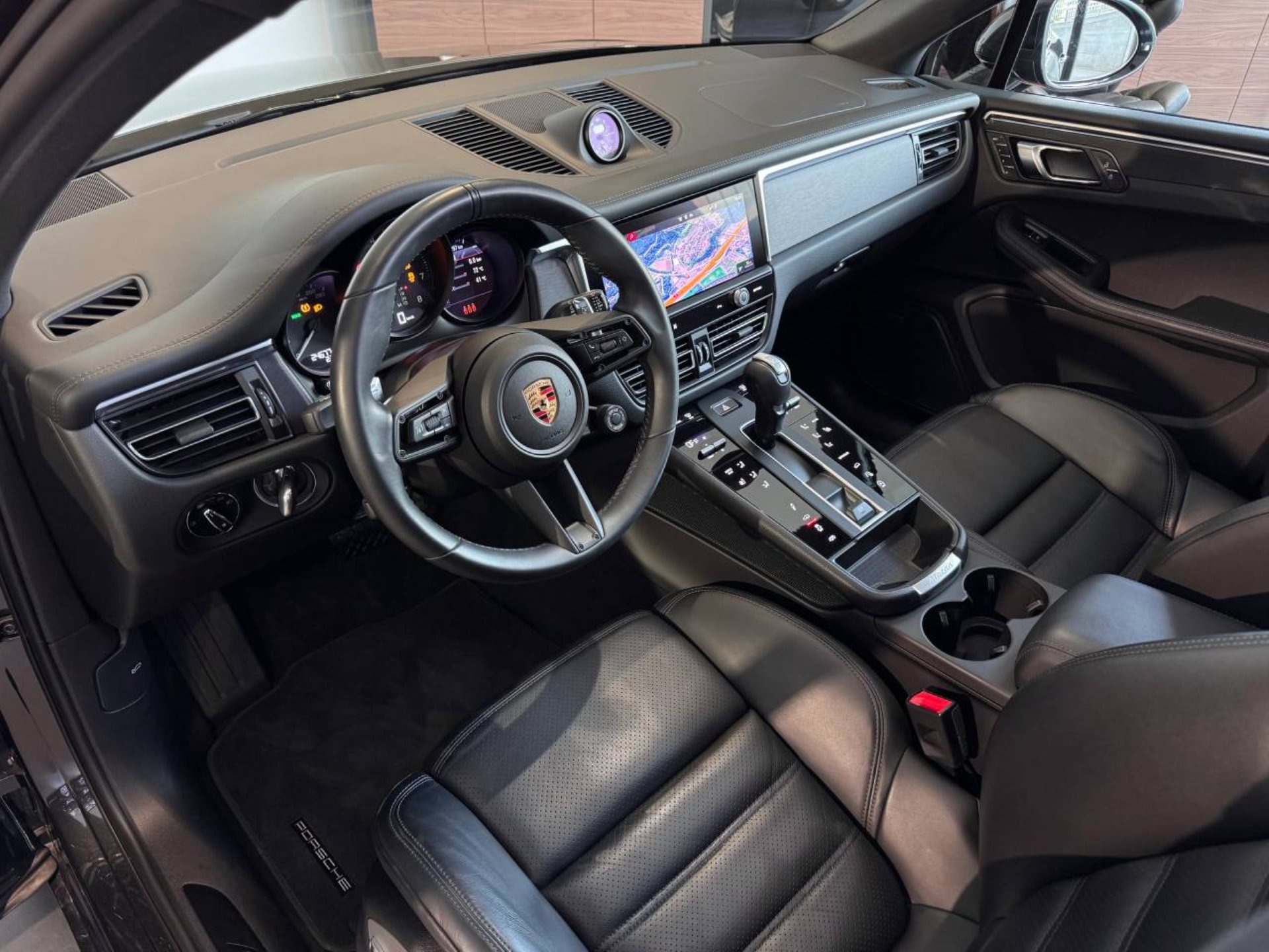 PORSCHE Macan GTS-showroom-element-3