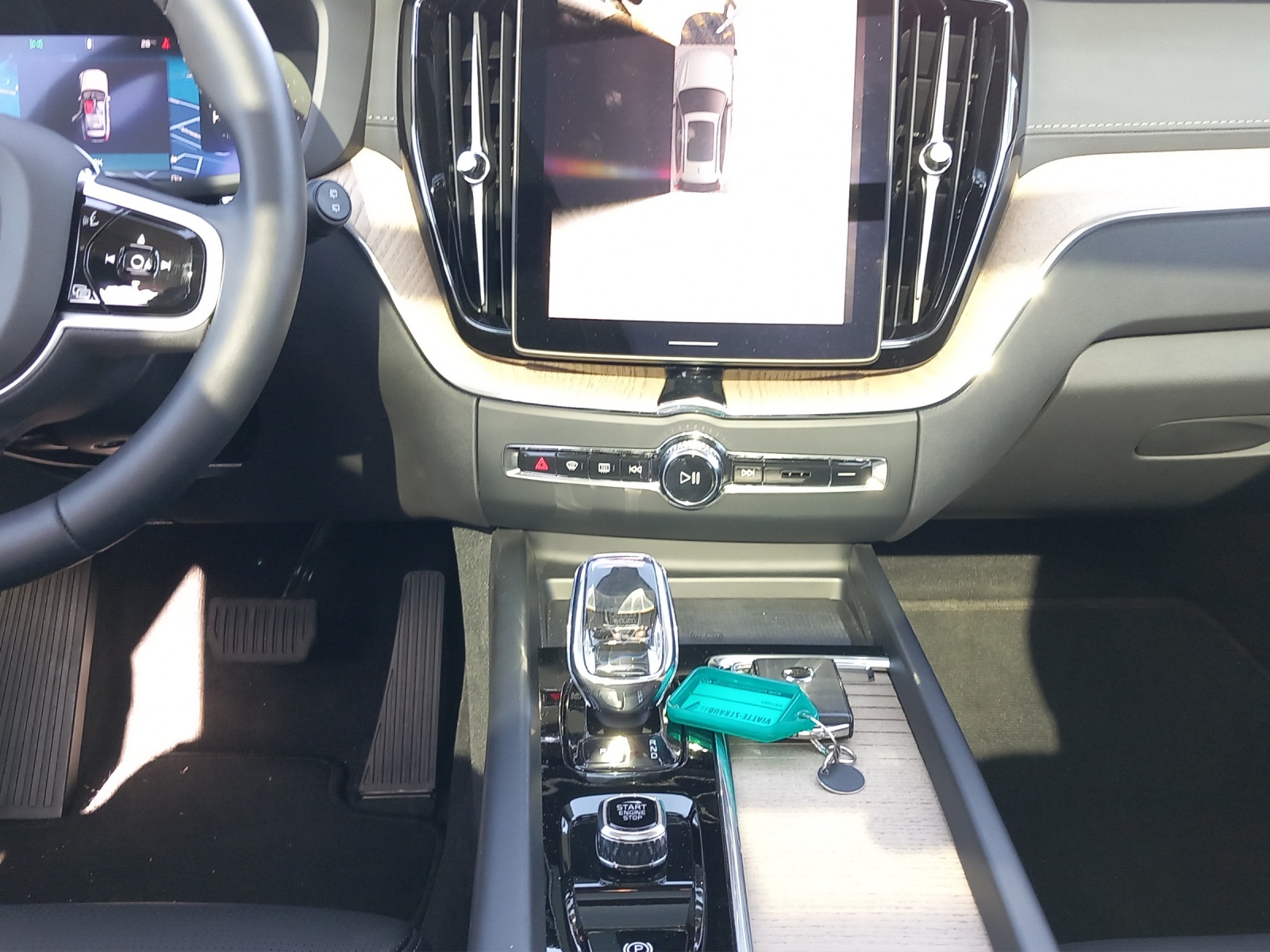 VOLVO XC60 2.0 B5 MH Ultra Bright AWD-image-15