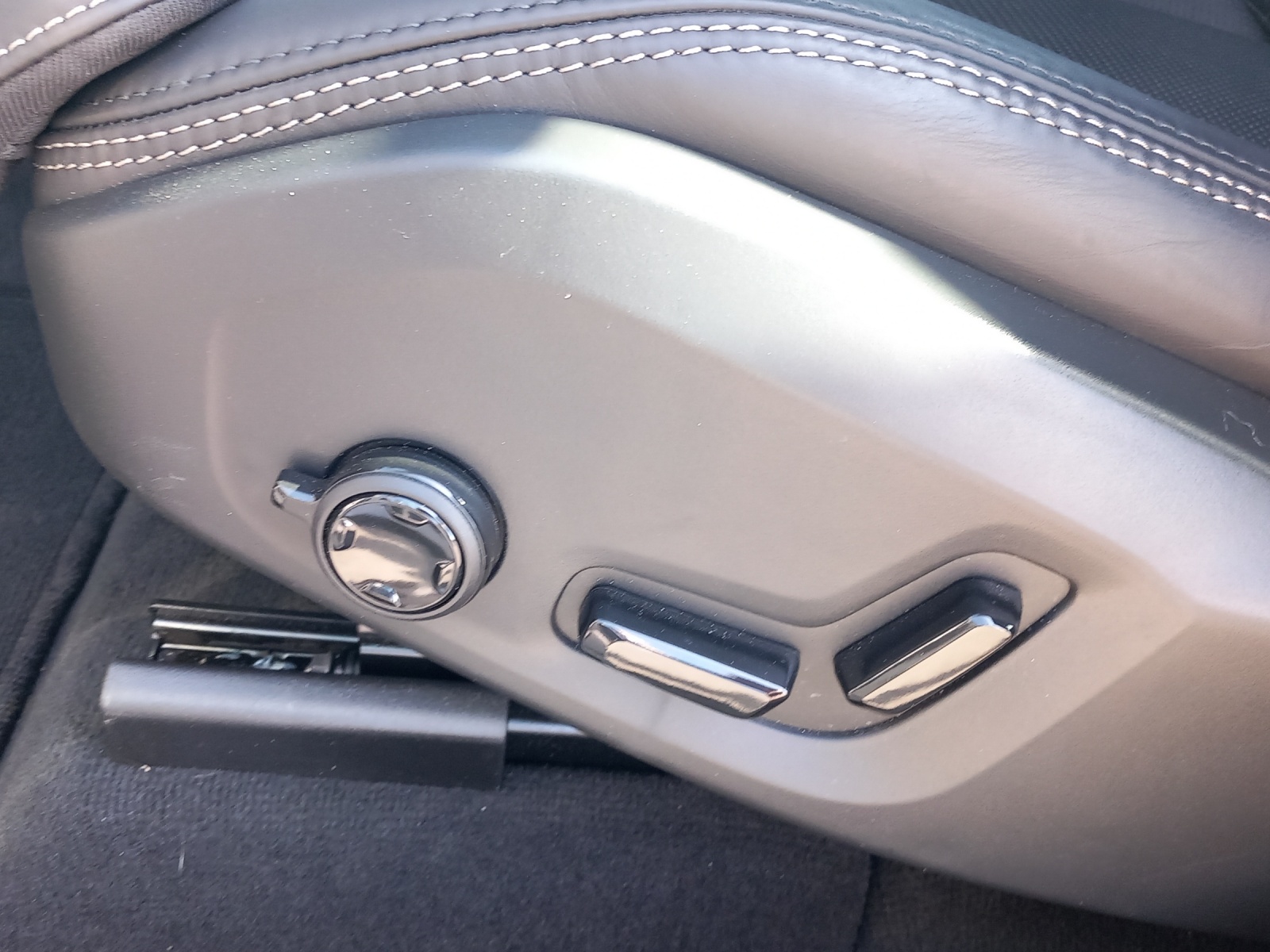 VOLVO XC60 2.0 B5 MH Ultra Bright AWD-image-18