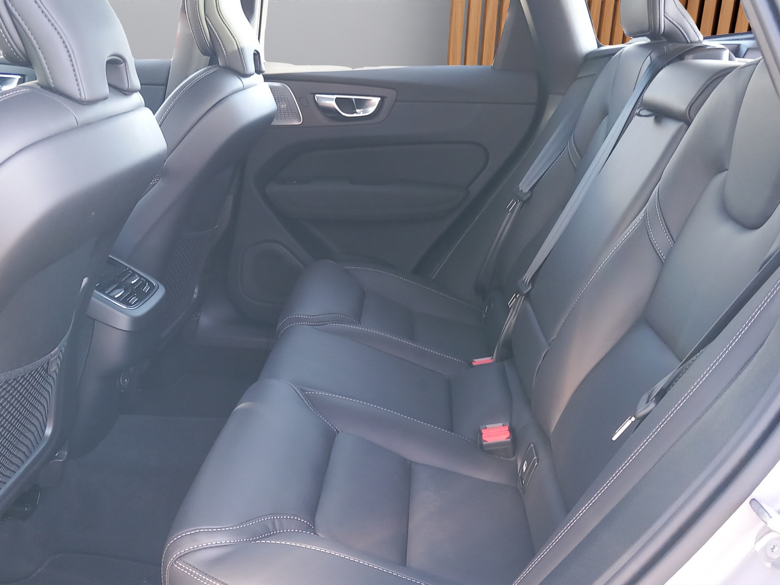 VOLVO XC60 2.0 B5 MH Ultra Bright AWD-image-9