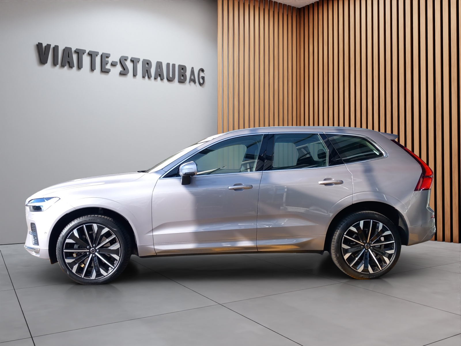 VOLVO XC60 2.0 B5 MH Ultra Bright AWD-showroom-element-1