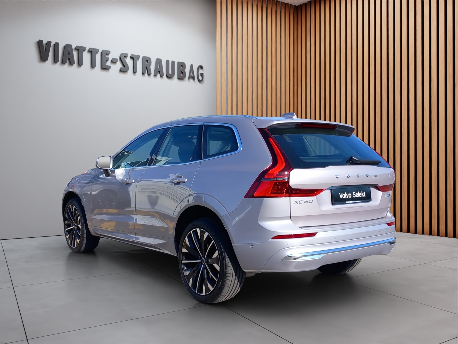 VOLVO XC60 2.0 B5 MH Ultra Bright AWD-showroom-element-2