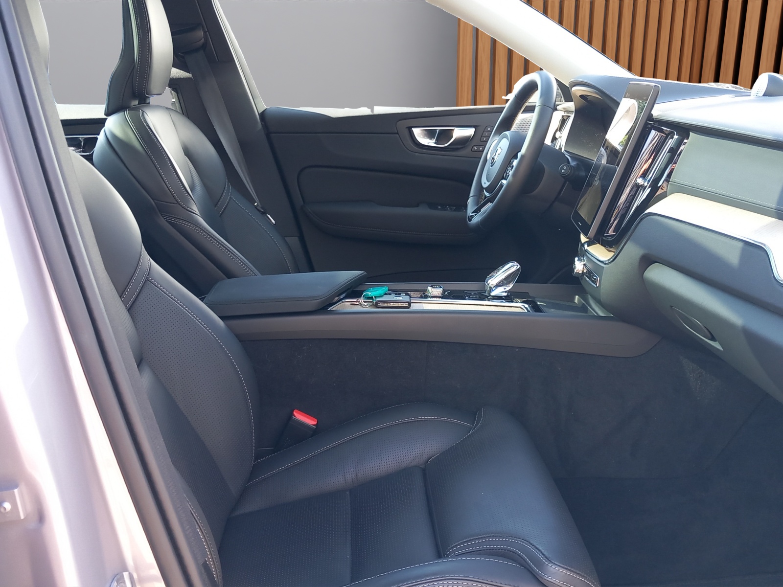 VOLVO XC60 2.0 B5 MH Ultra Bright AWD-image-11