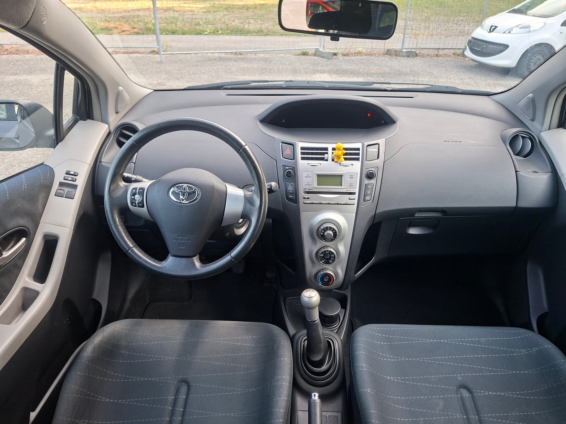 TOYOTA Yaris 1.3 Linea Sol-image-8