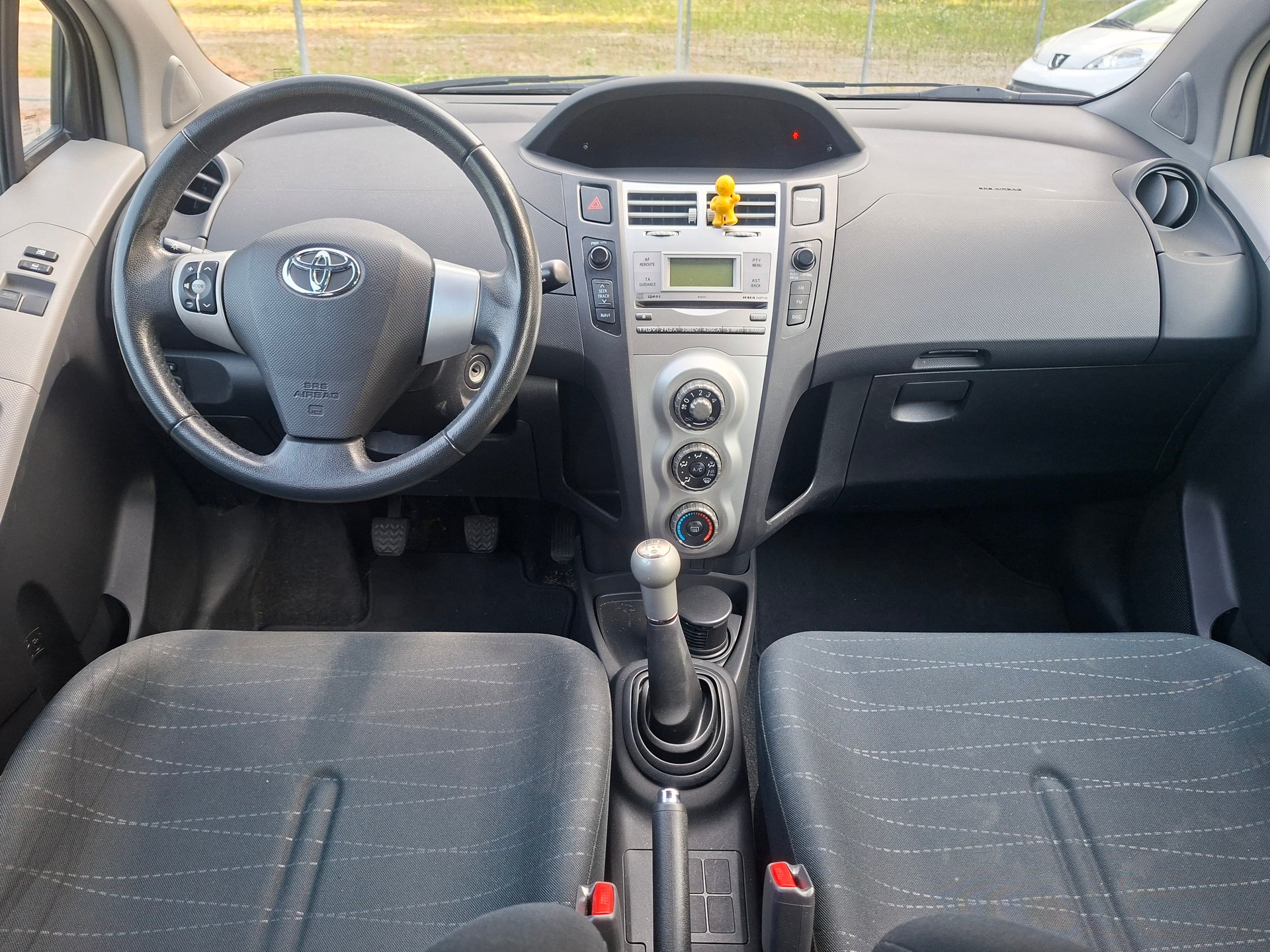 TOYOTA Yaris 1.3 Linea Sol-image-10