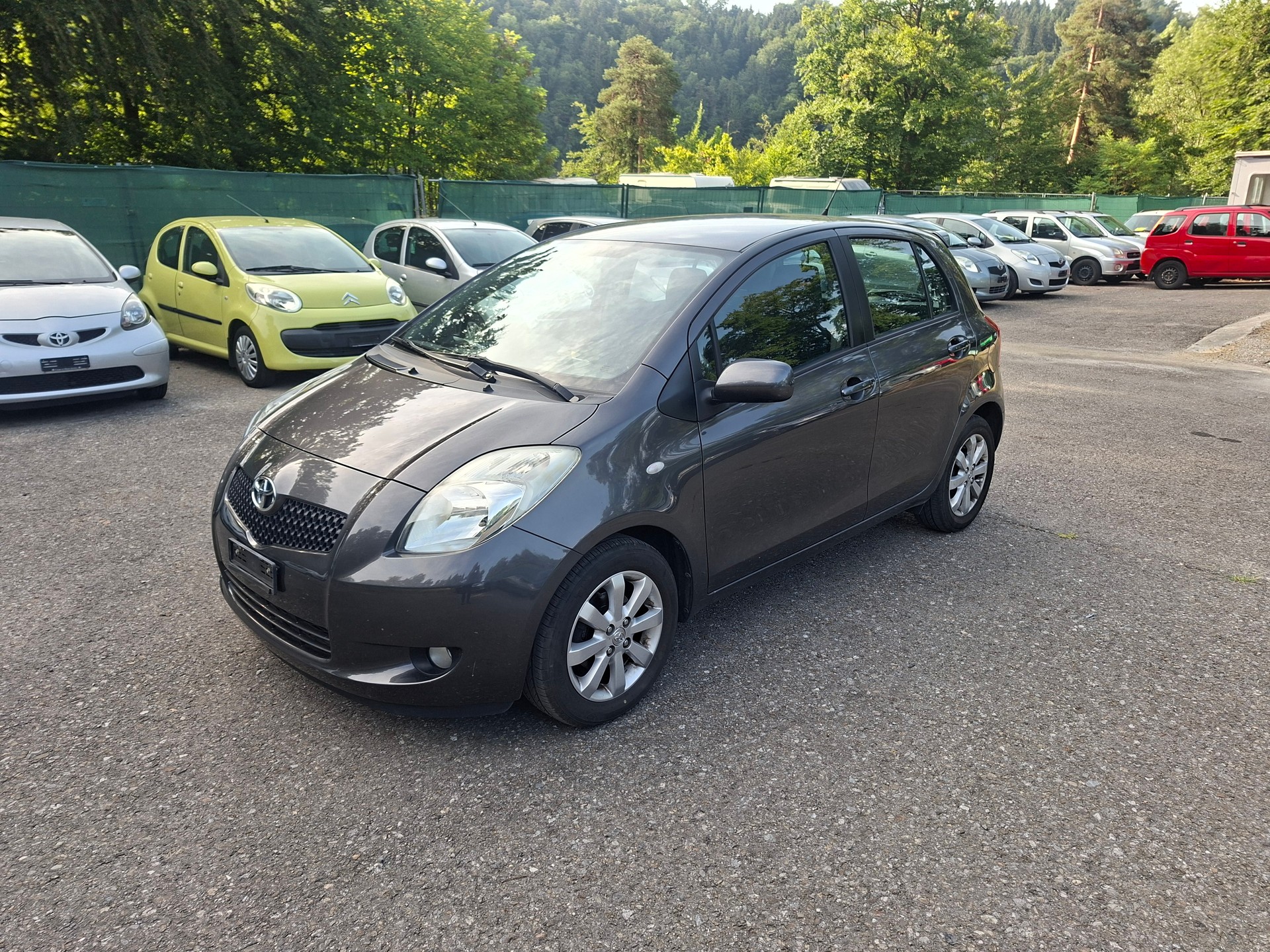 TOYOTA Yaris 1.3 Linea Sol-showroom-element-1