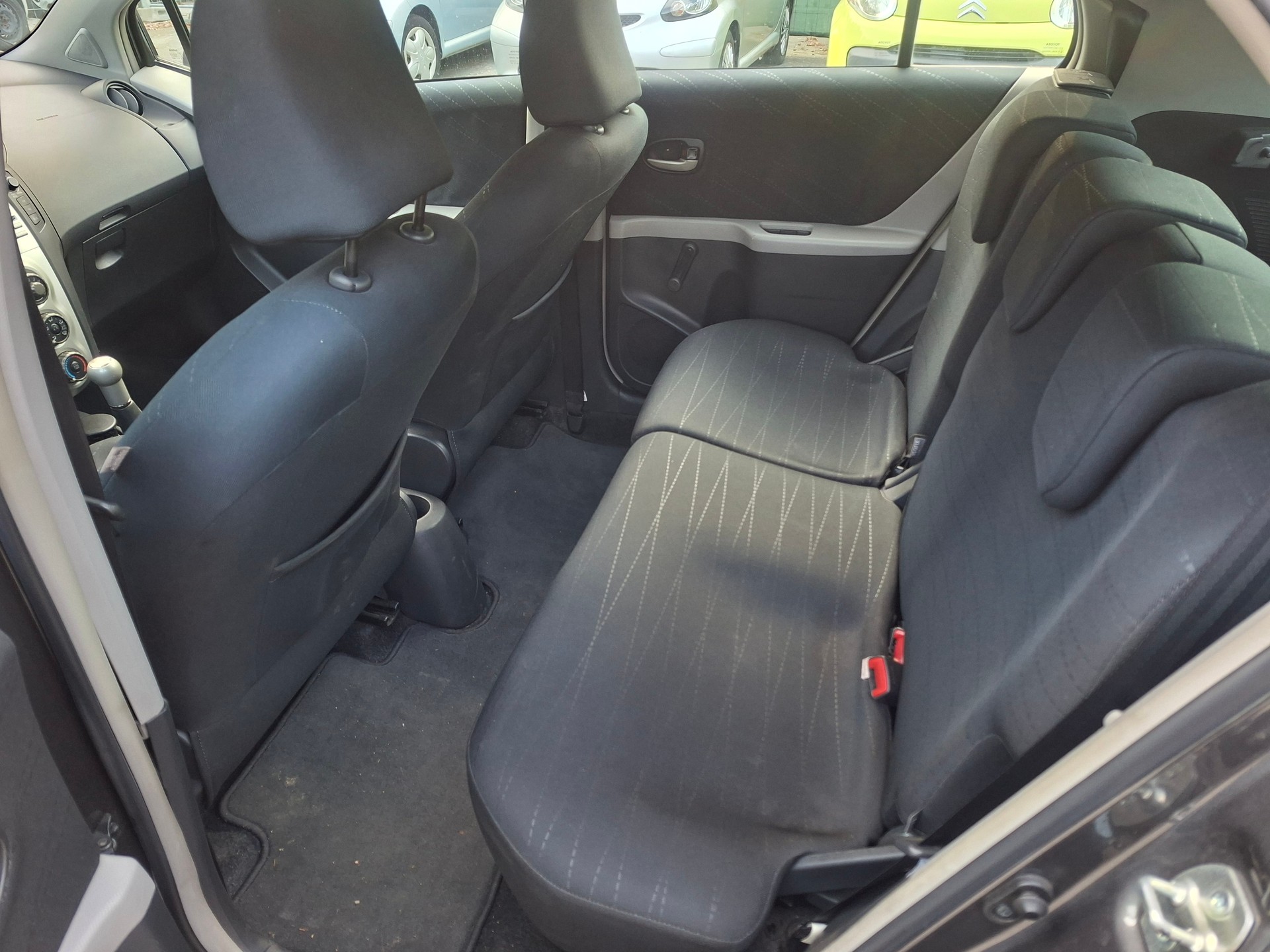 TOYOTA Yaris 1.3 Linea Sol-image-11