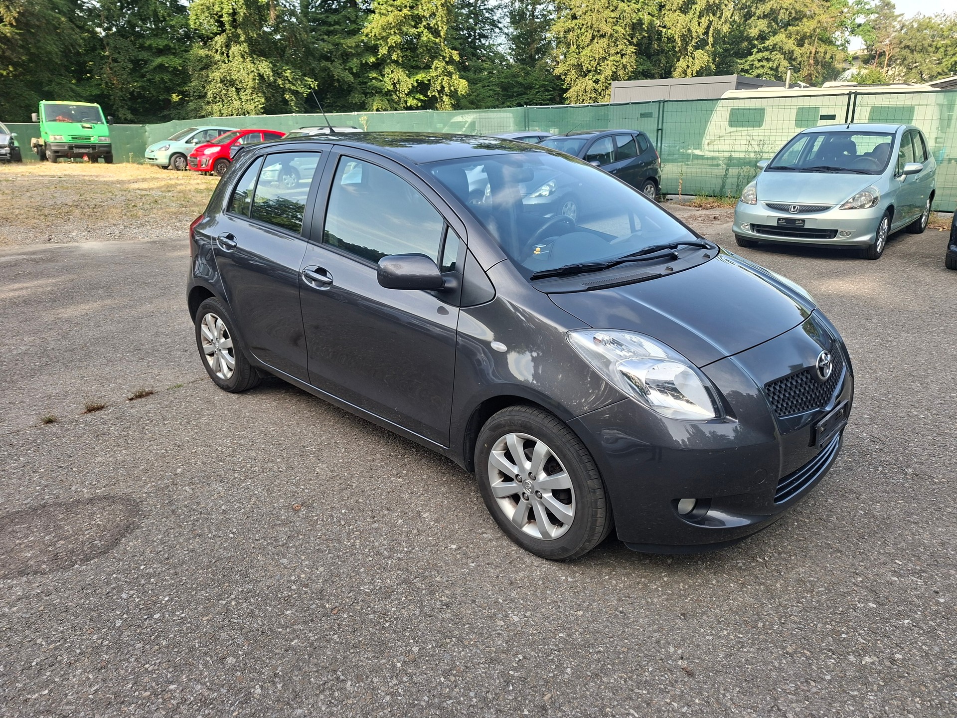 TOYOTA Yaris 1.3 Linea Sol-showroom-element-2