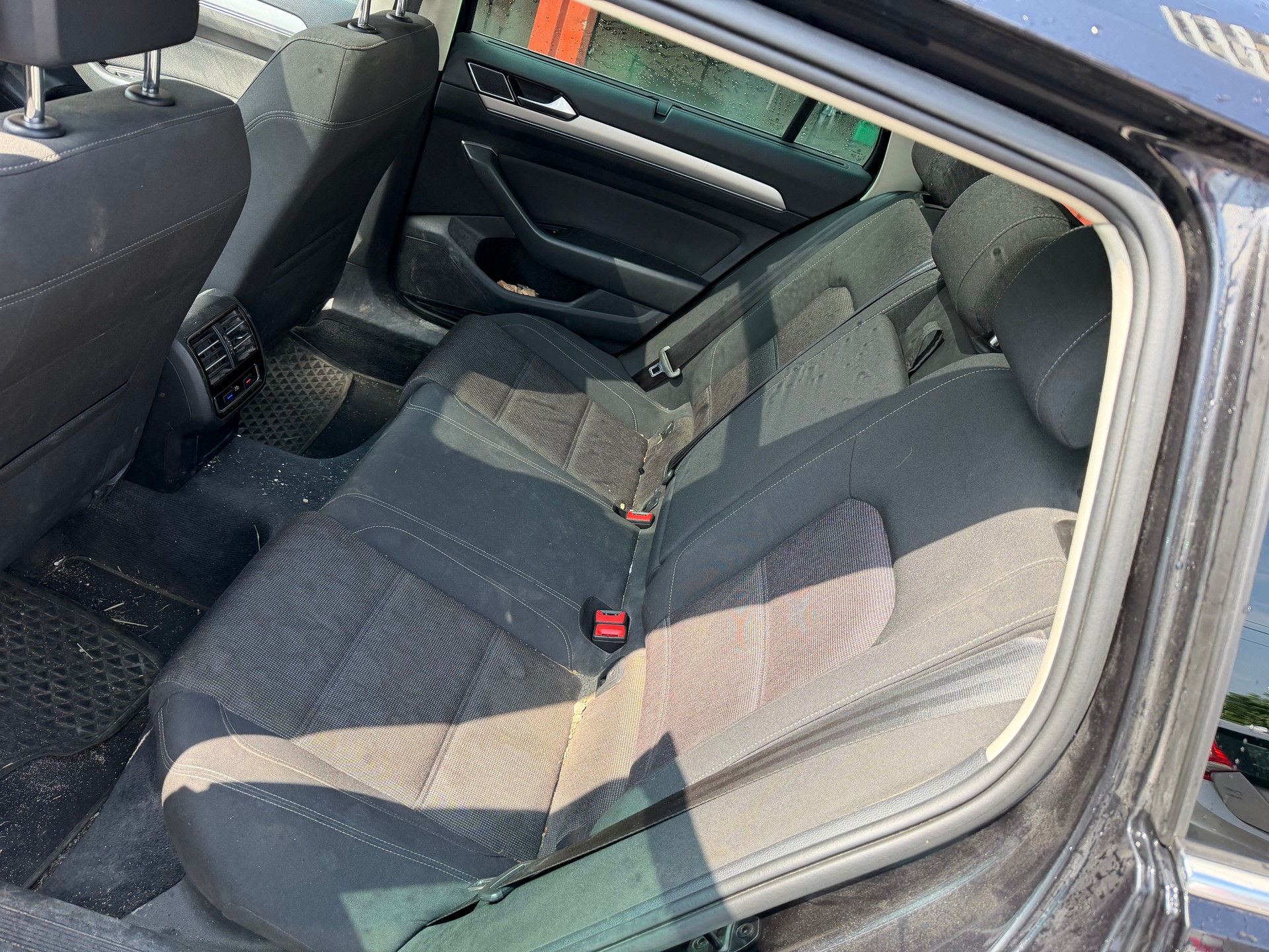 VW Passat Variant 2.0 TDI BMT Sport DSG 4Motion-image-6