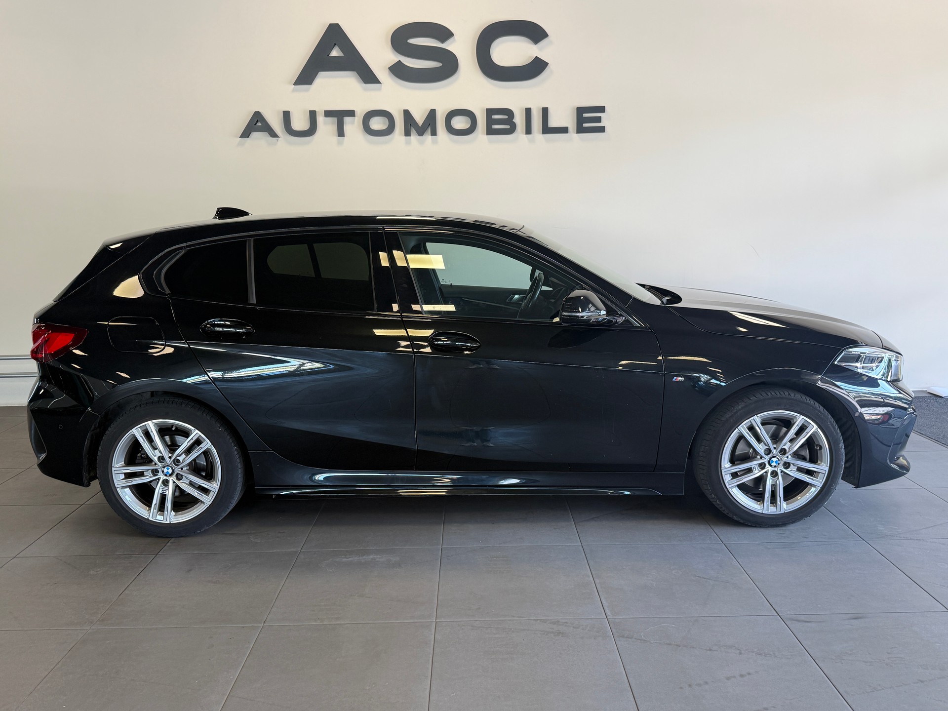 BMW 118i M Sport-showroom-element-2