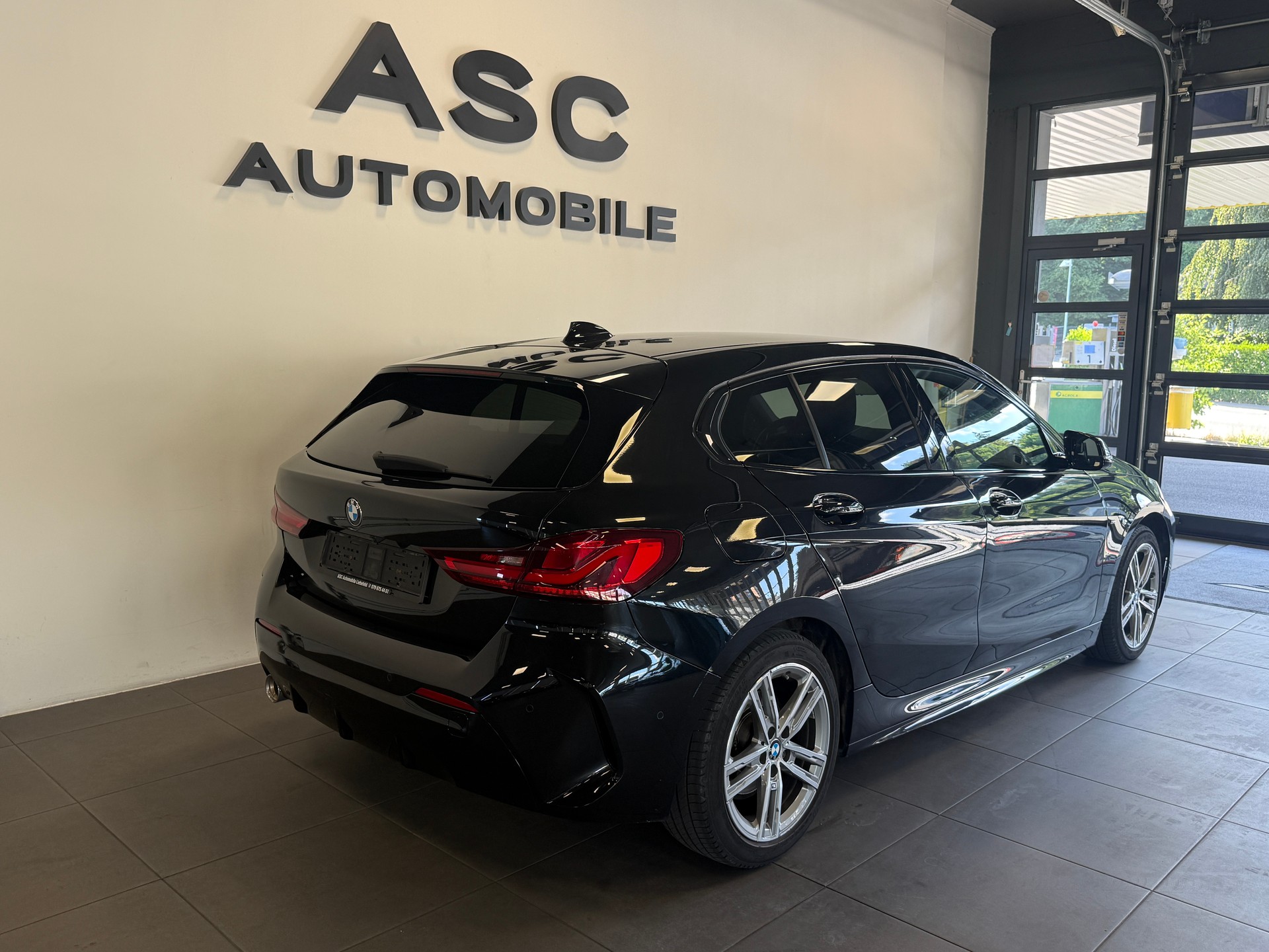 BMW 118i M Sport-showroom-element-3
