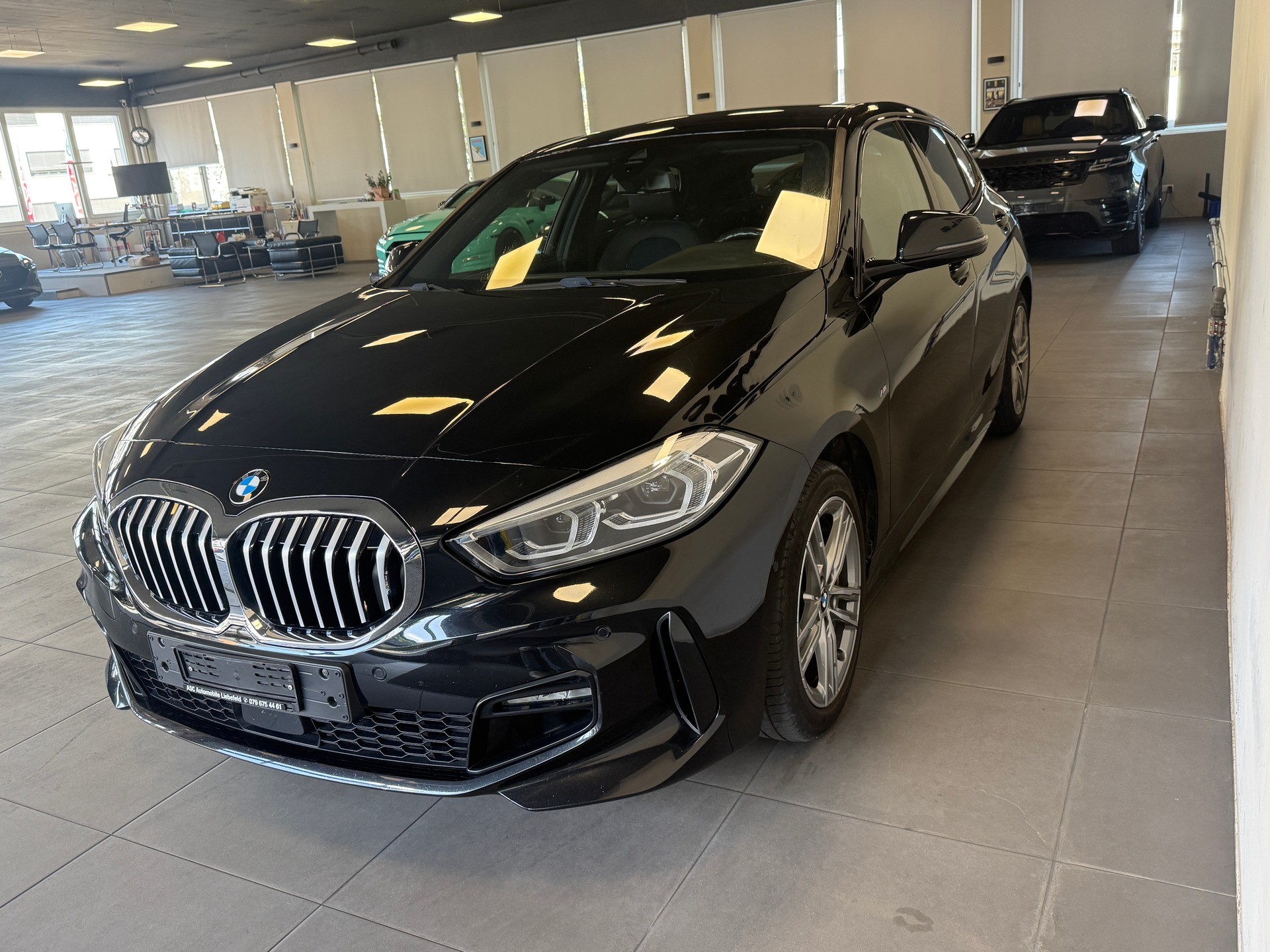 BMW 118i M Sport-showroom-element-1