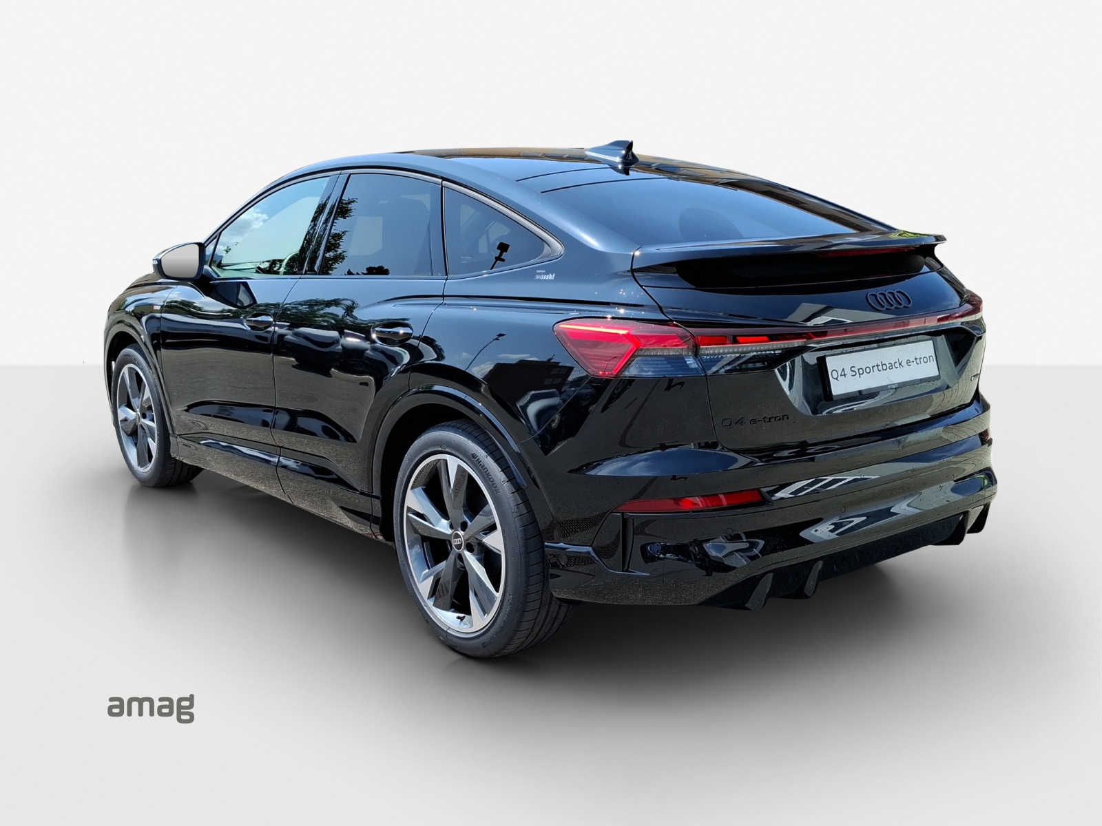 AUDI Q4 Sportback e-tron quattro performance Swiss Ski-showroom-element-2