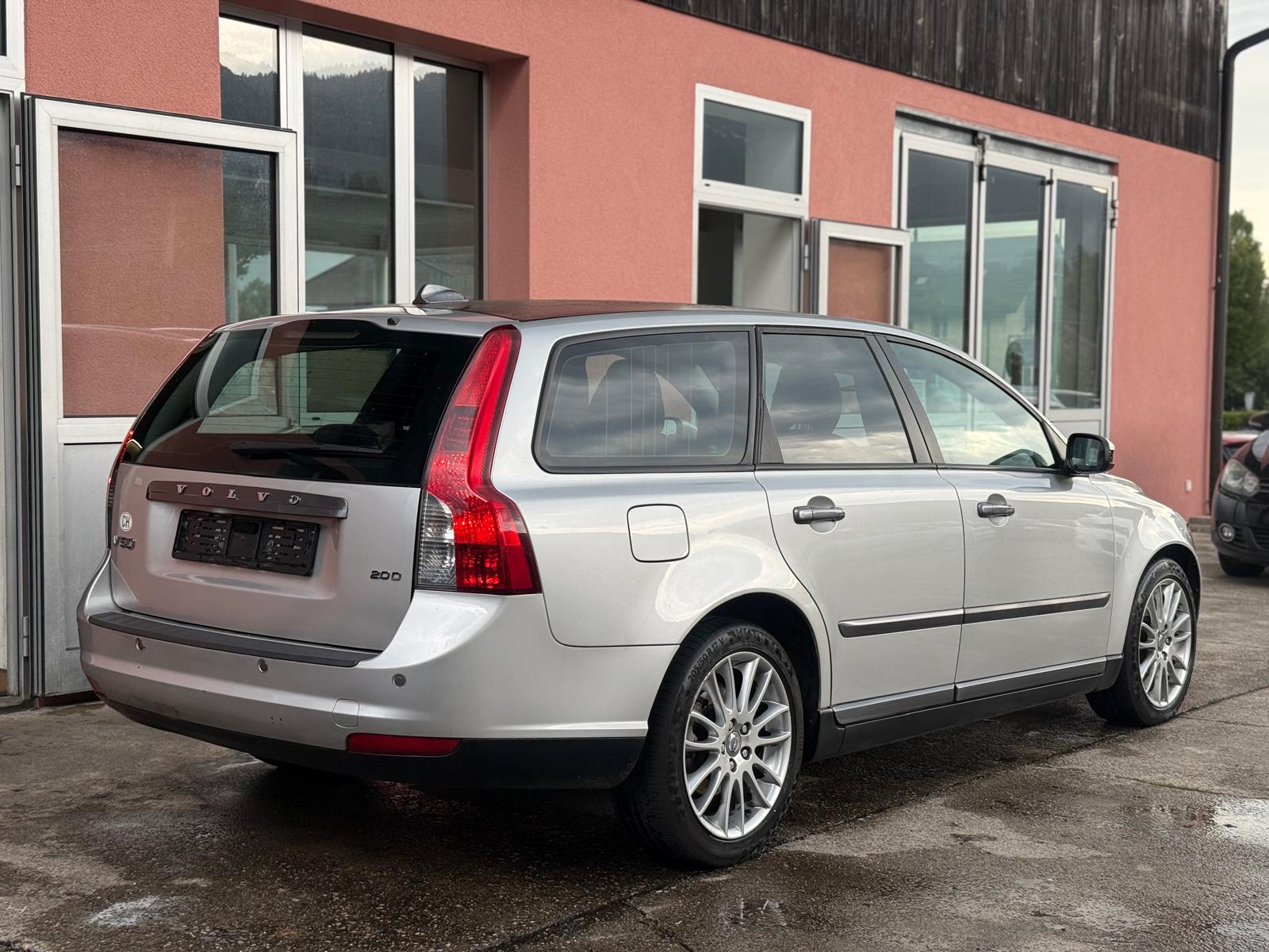 VOLVO V50 2.0D Powershift-image-3