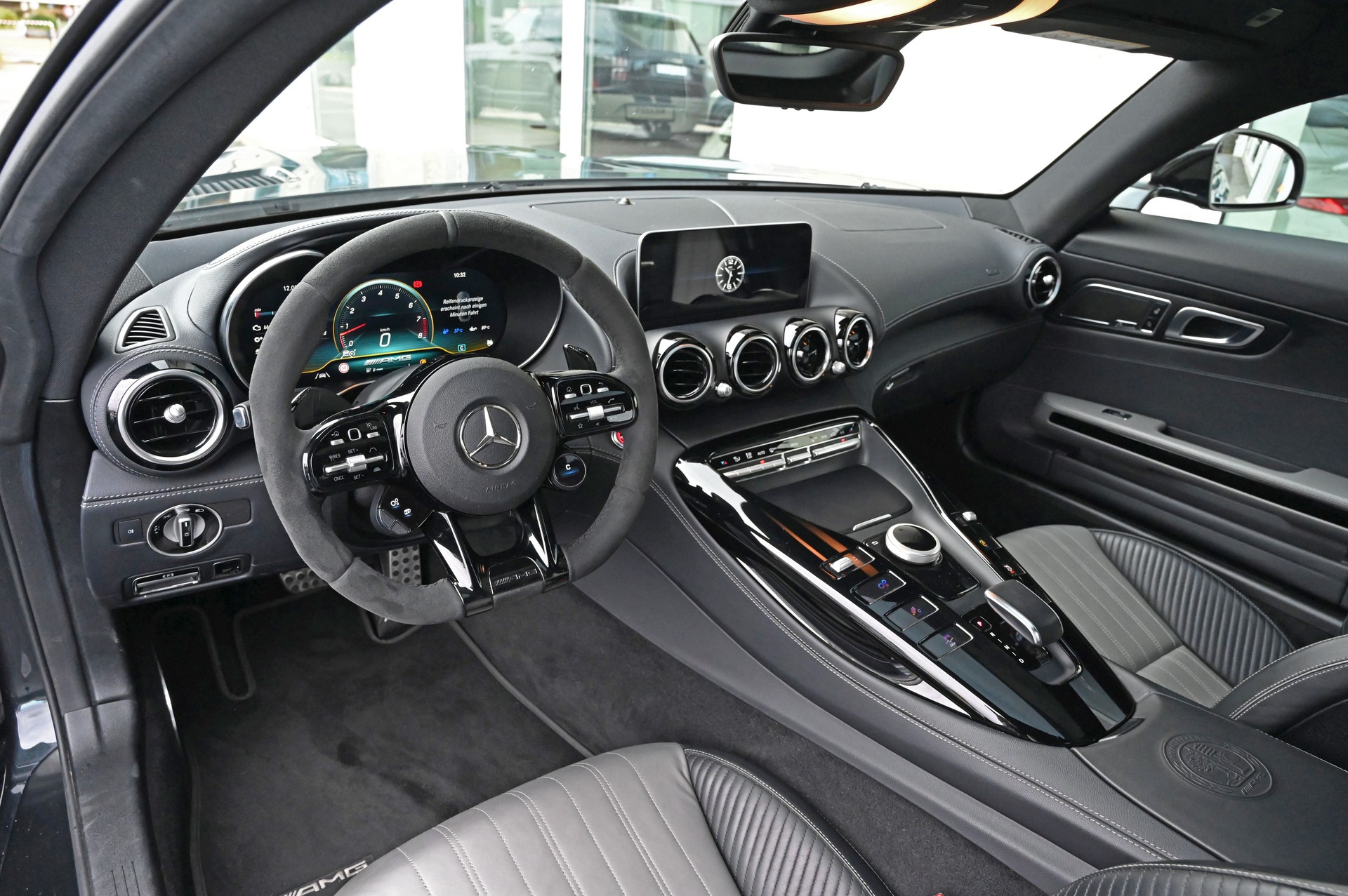 MERCEDES-BENZ AMG GT C Speedshift DCT-image-12