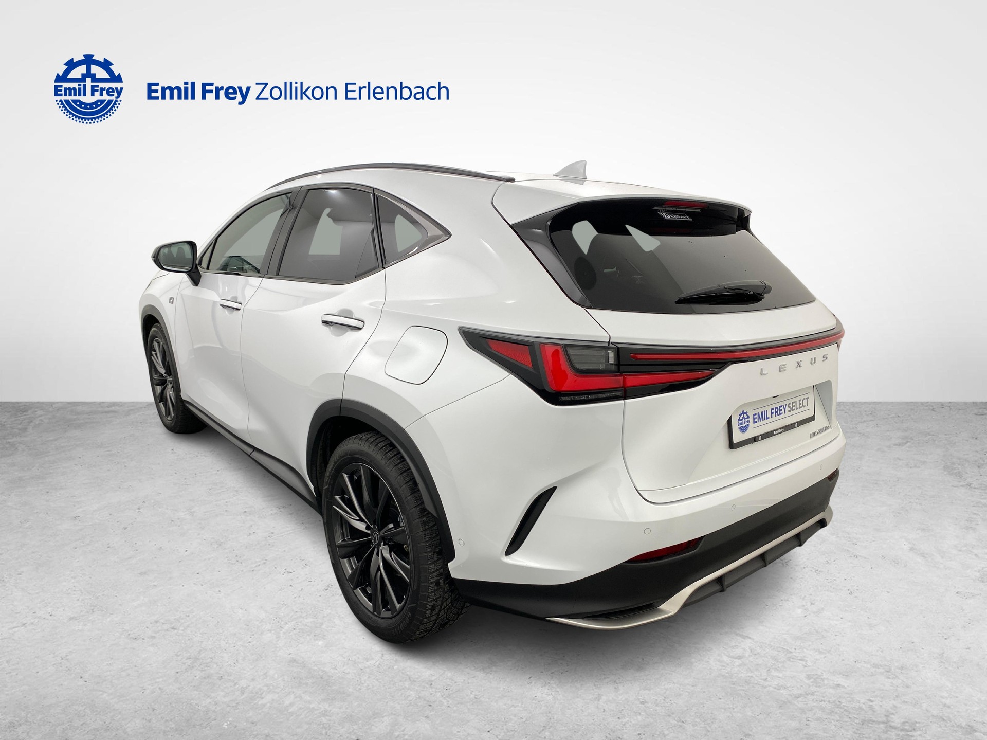 LEXUS NX 450h+ F-Sport-showroom-element-3