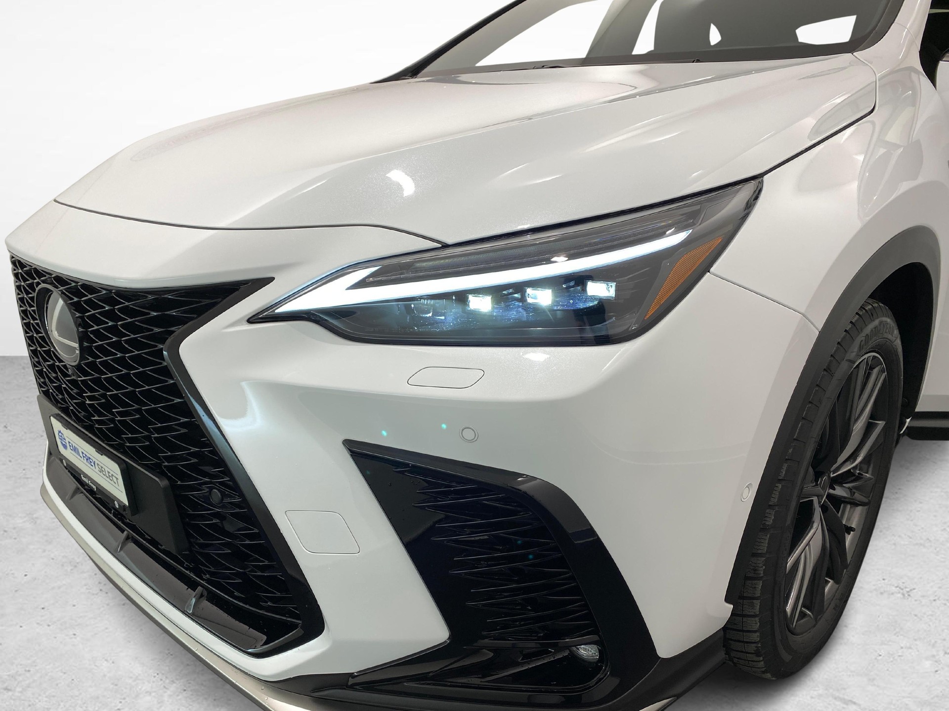 LEXUS NX 450h+ F-Sport-image-9
