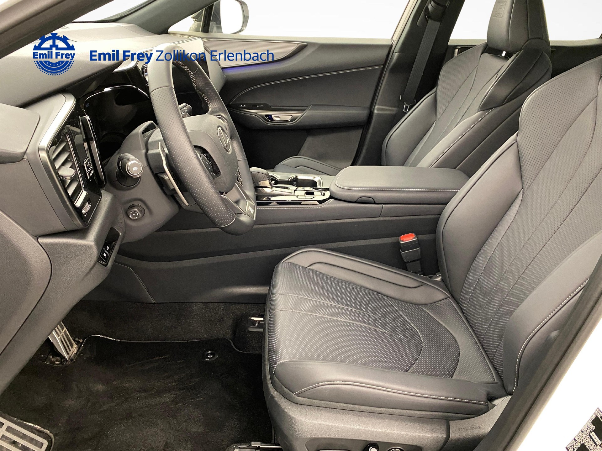 LEXUS NX 450h+ F-Sport-showroom-element-1