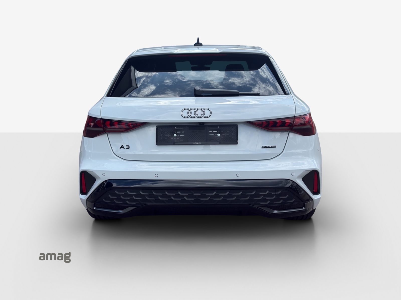 AUDI A3 Sportback TFSI 150 kW quattro S line S tronic-image-3