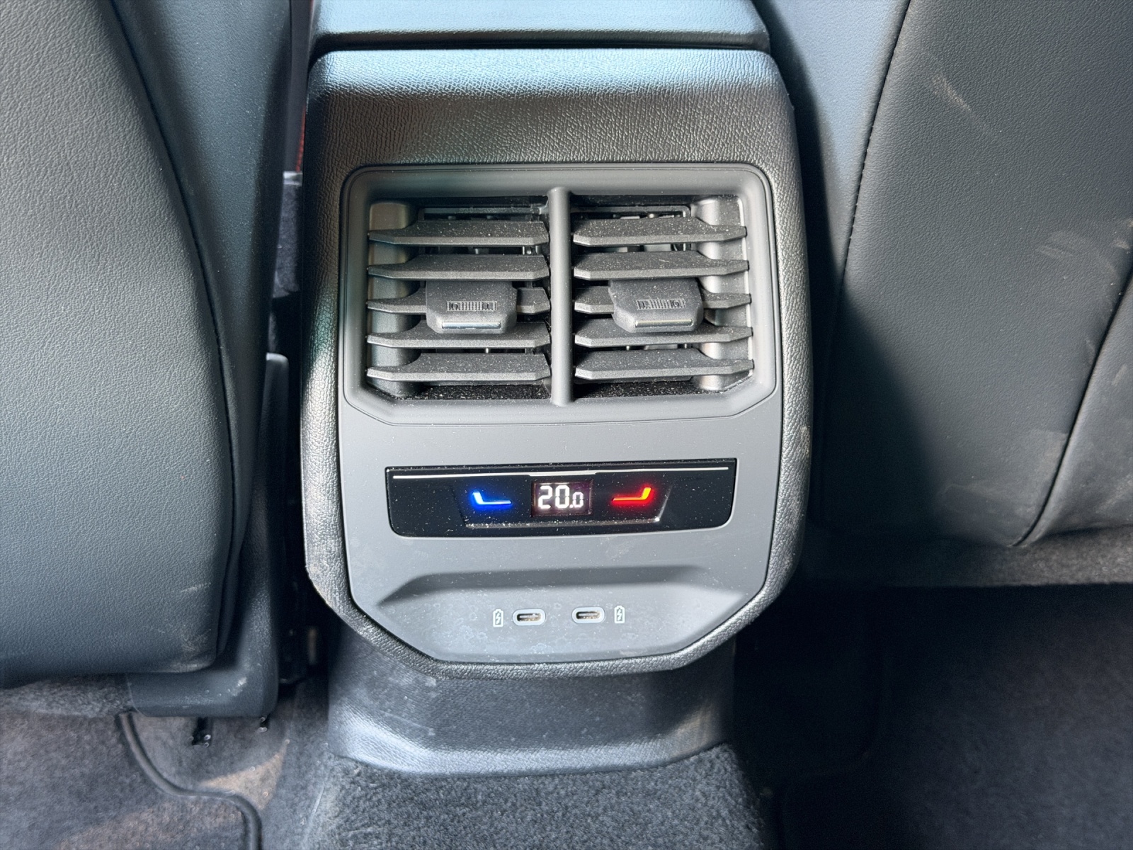 SEAT Leon FR 1.5 eTSI 150 FR DSG-image-14