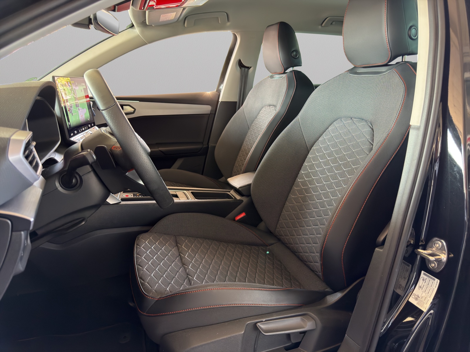 SEAT Leon FR 1.5 eTSI 150 FR DSG-image-10