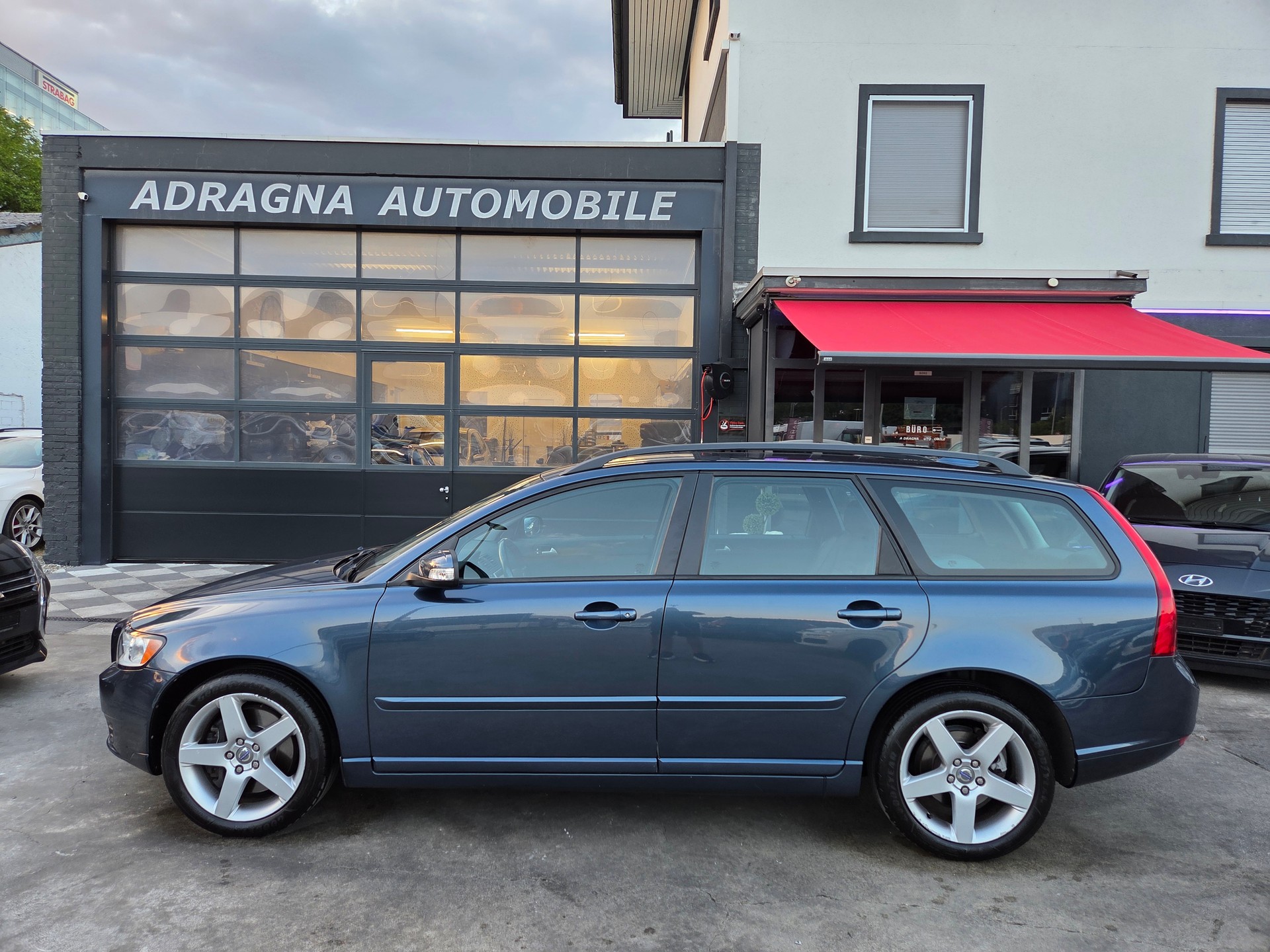 VOLVO V50 2.0D Kinetic Powershift-showroom-element-3