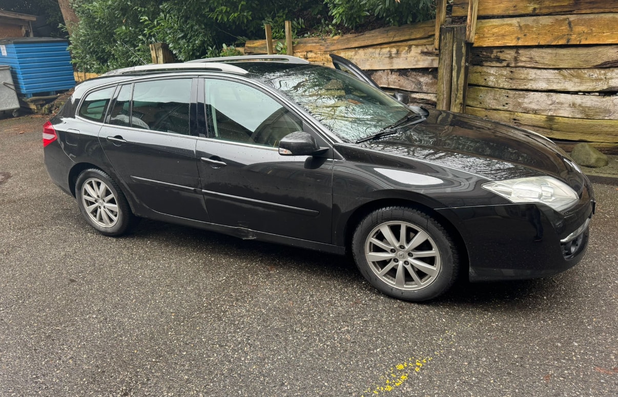 RENAULT Laguna Grandtour 2.0 dCi Dynamique Automatic-image-3