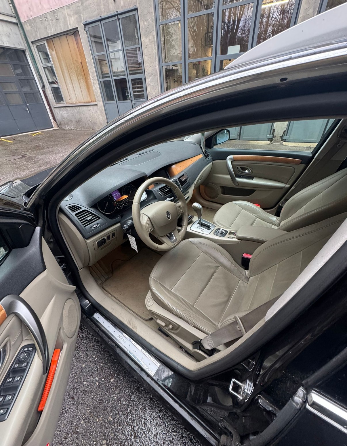 RENAULT Laguna Grandtour 2.0 dCi Dynamique Automatic-image-5