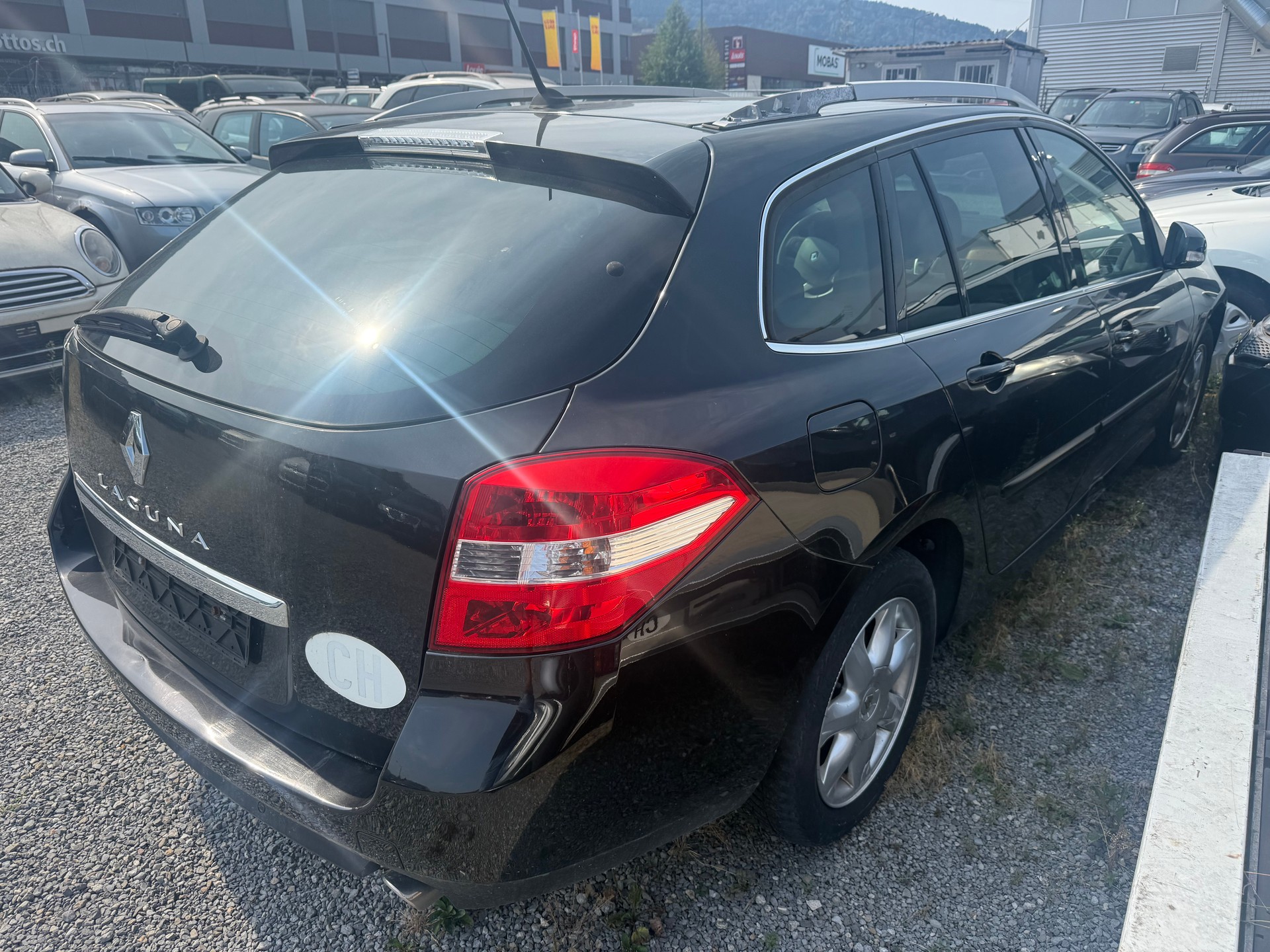 RENAULT Laguna Grandtour 2.0 dCi Dynamique Automatic-image-2