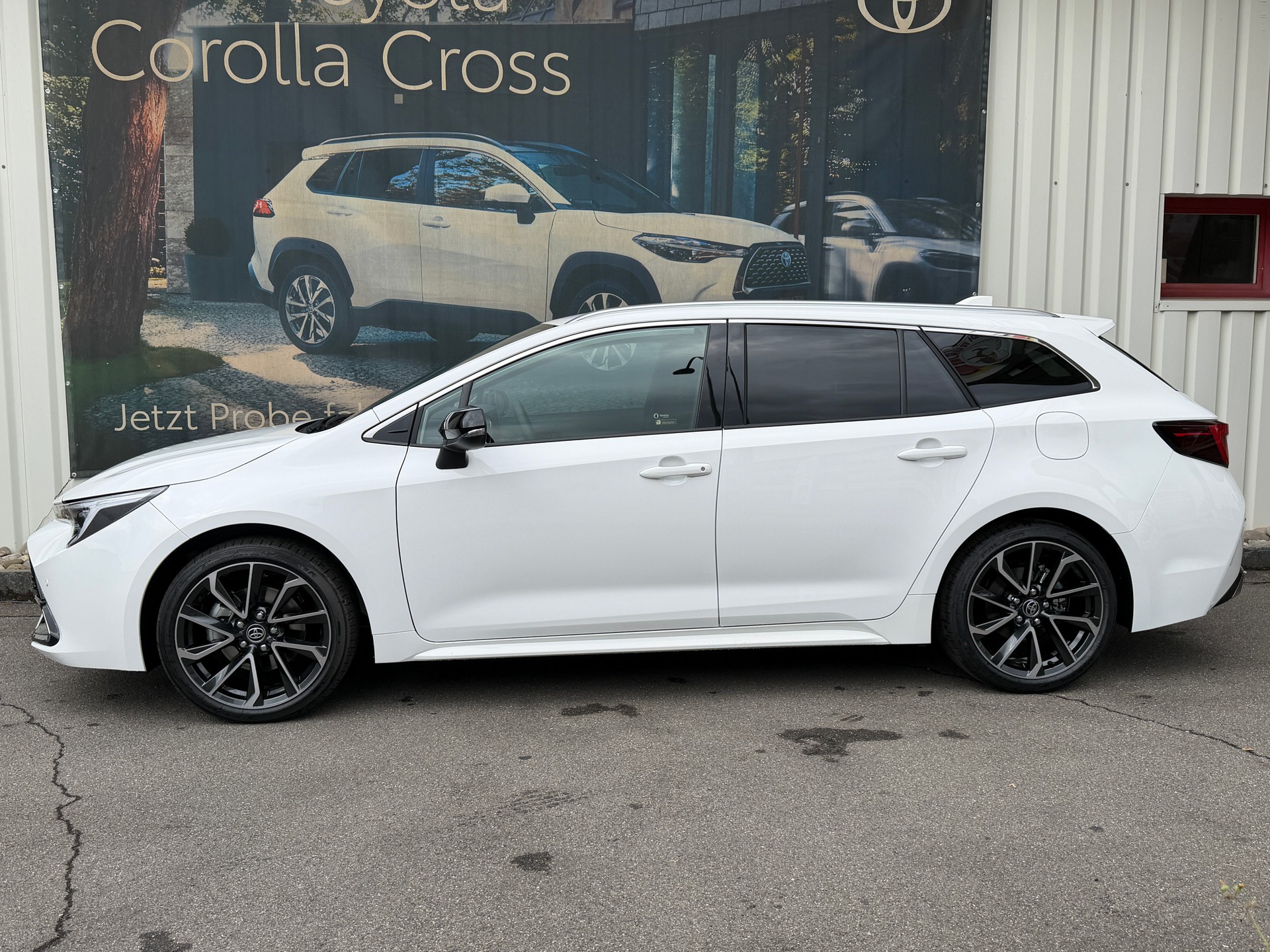 TOYOTA Corolla Touring Sports 2.0 HSD Premium e-CVT-showroom-element-1