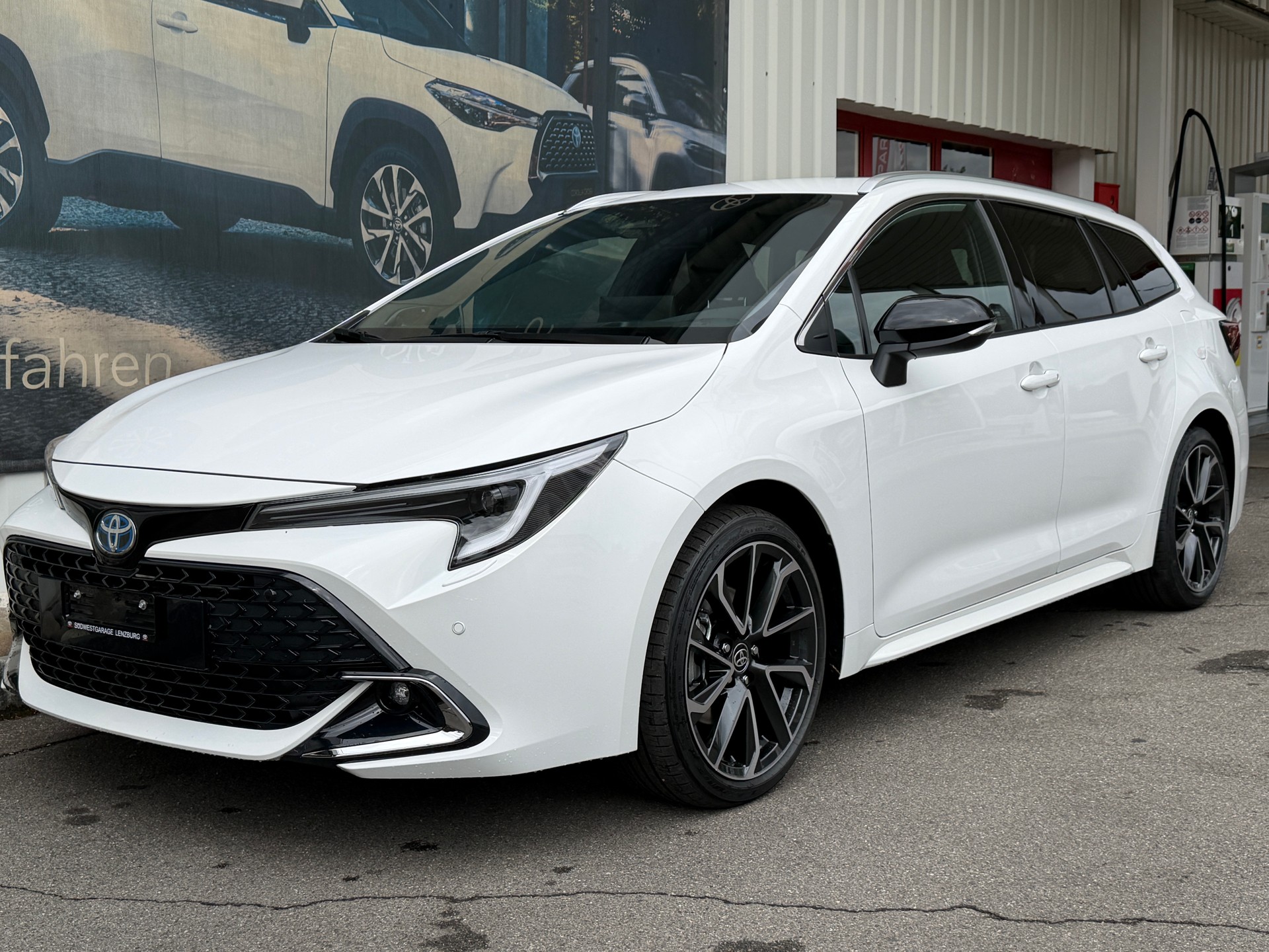 TOYOTA Corolla Touring Sports 2.0 HSD Premium e-CVT-showroom-element-2