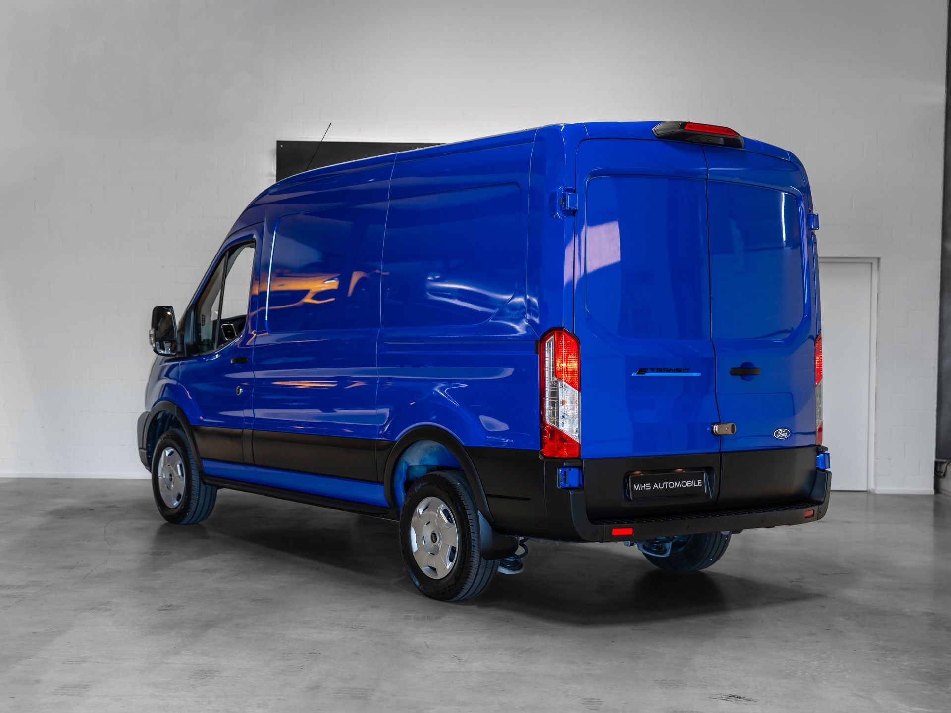 FORD E-Transit Van 350 L2 Basis RWD 68kWh-showroom-element-2