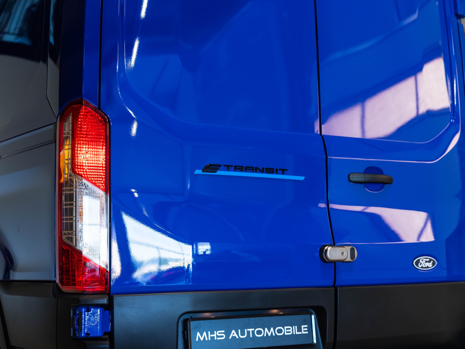 FORD E-Transit Van 350 L2 Basis RWD 68kWh-image-22