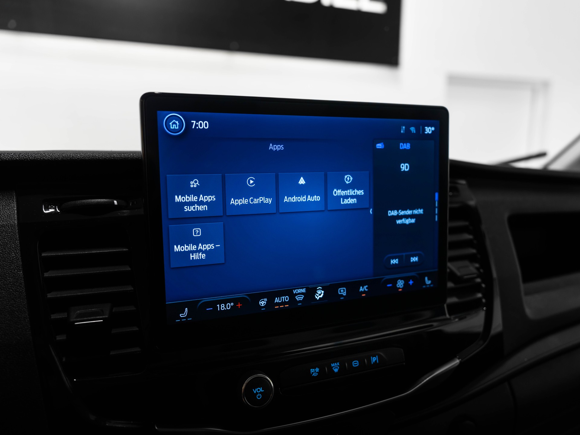 FORD E-Transit Van 350 L2 Basis RWD 68kWh-image-34