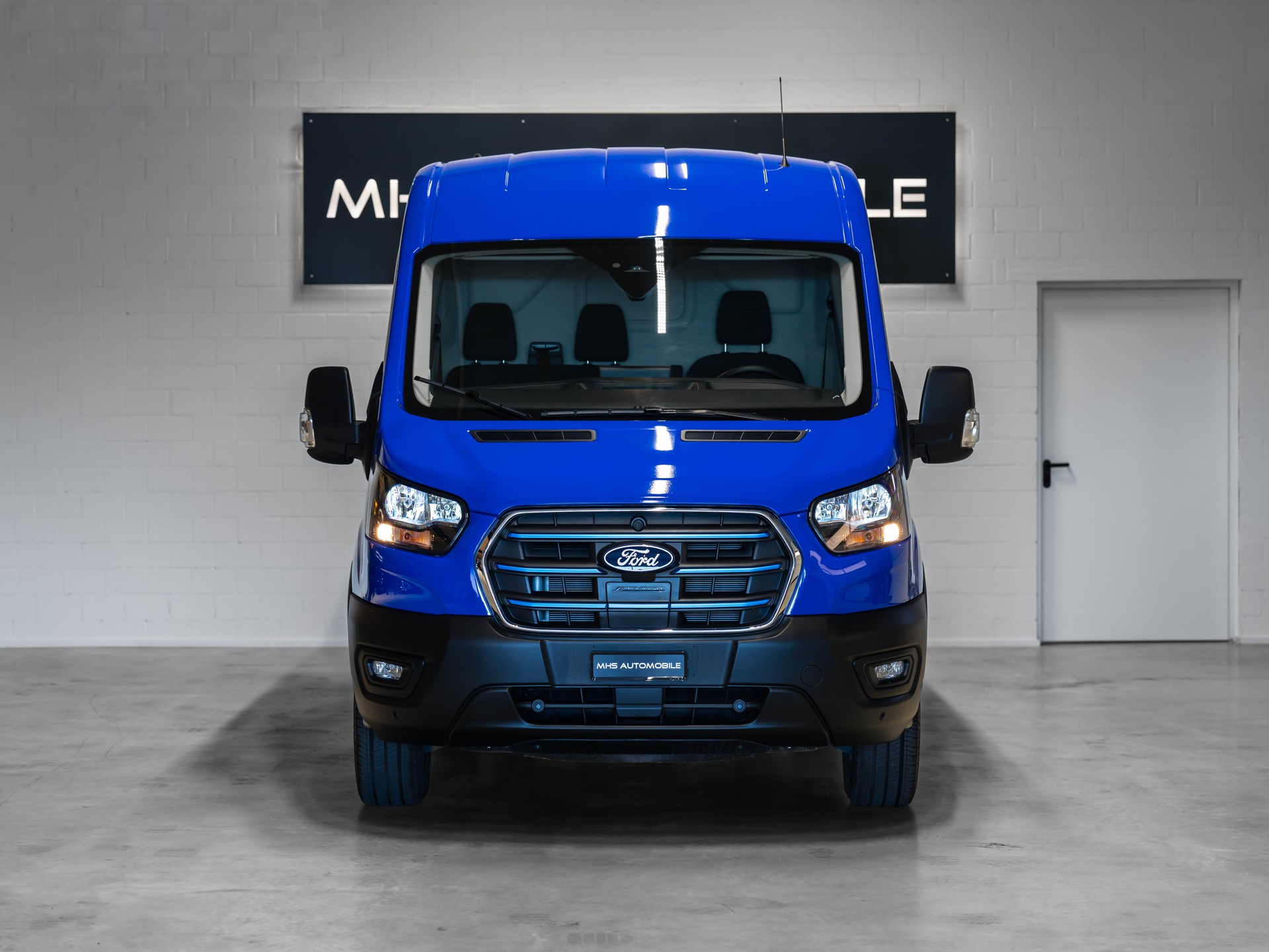 FORD E-Transit Van 350 L2 Basis RWD 68kWh-image-6