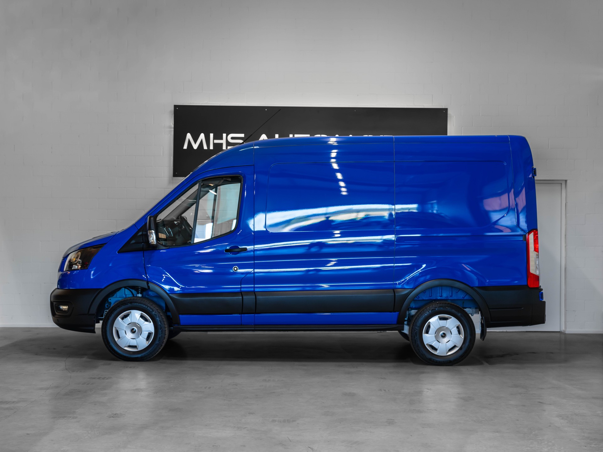 FORD E-Transit Van 350 L2 Basis RWD 68kWh-showroom-element-1