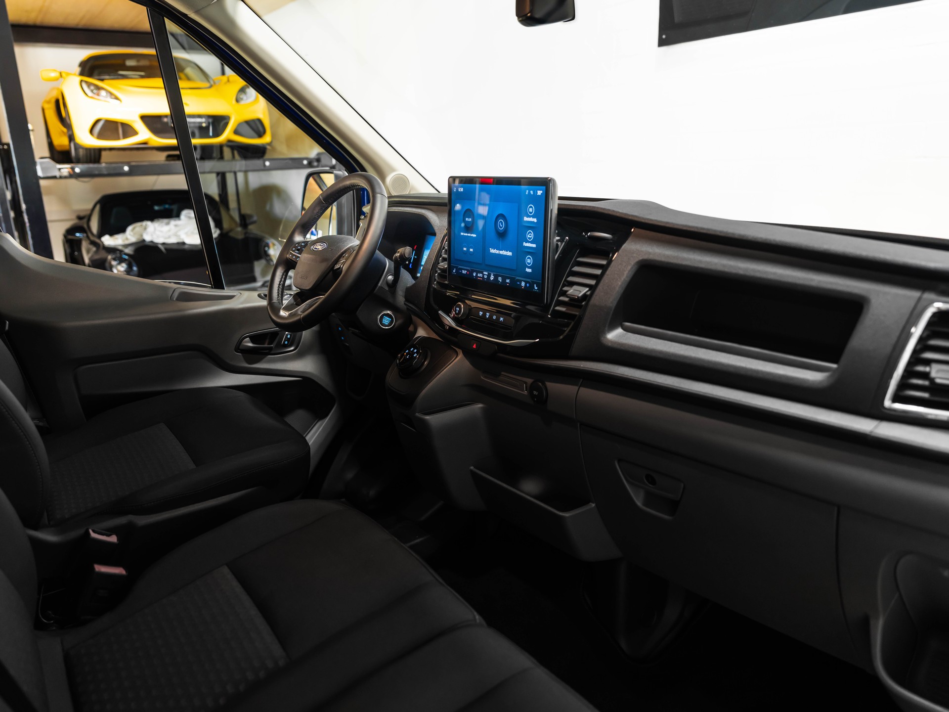 FORD E-Transit Van 350 L2 Basis RWD 68kWh-image-25