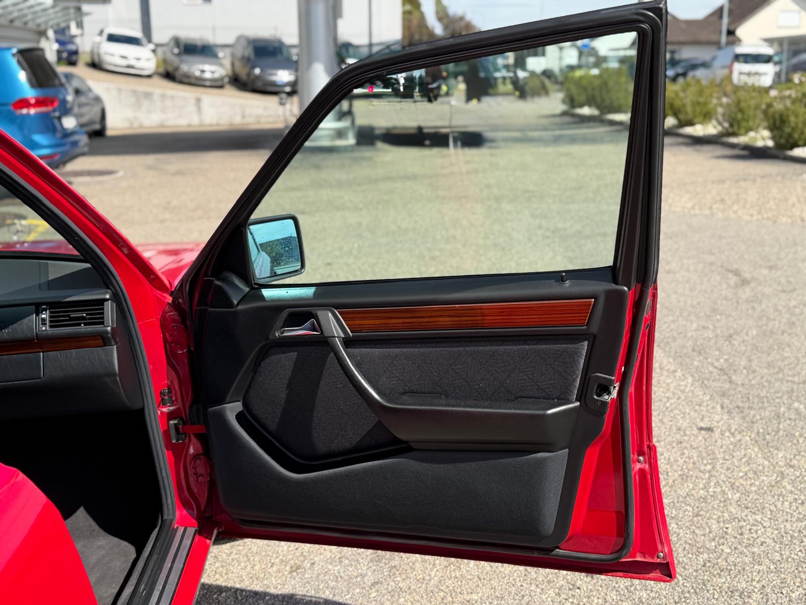 MERCEDES-BENZ E 200 Business Automatic-image-10