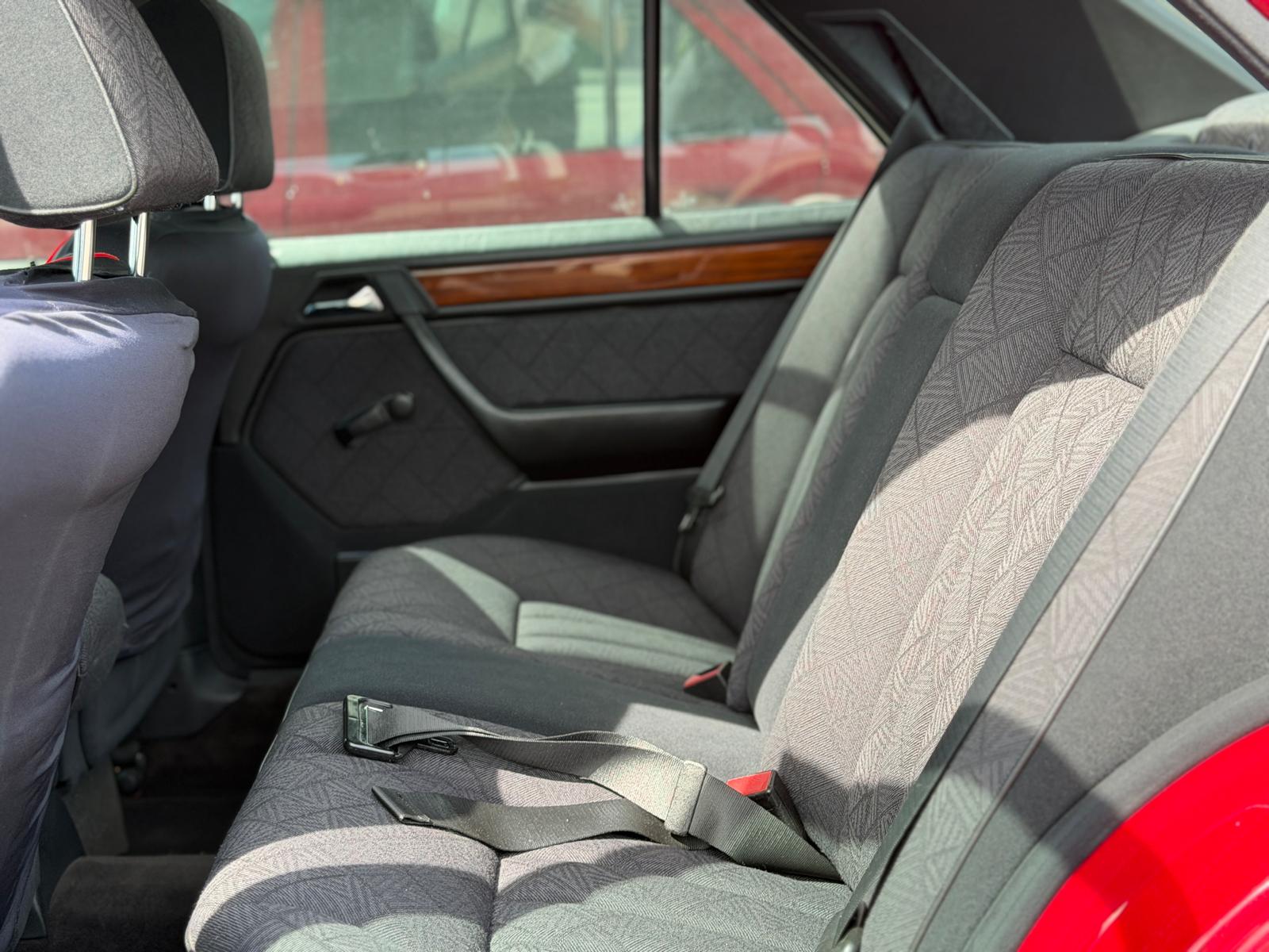 MERCEDES-BENZ E 200 Business Automatic-image-8