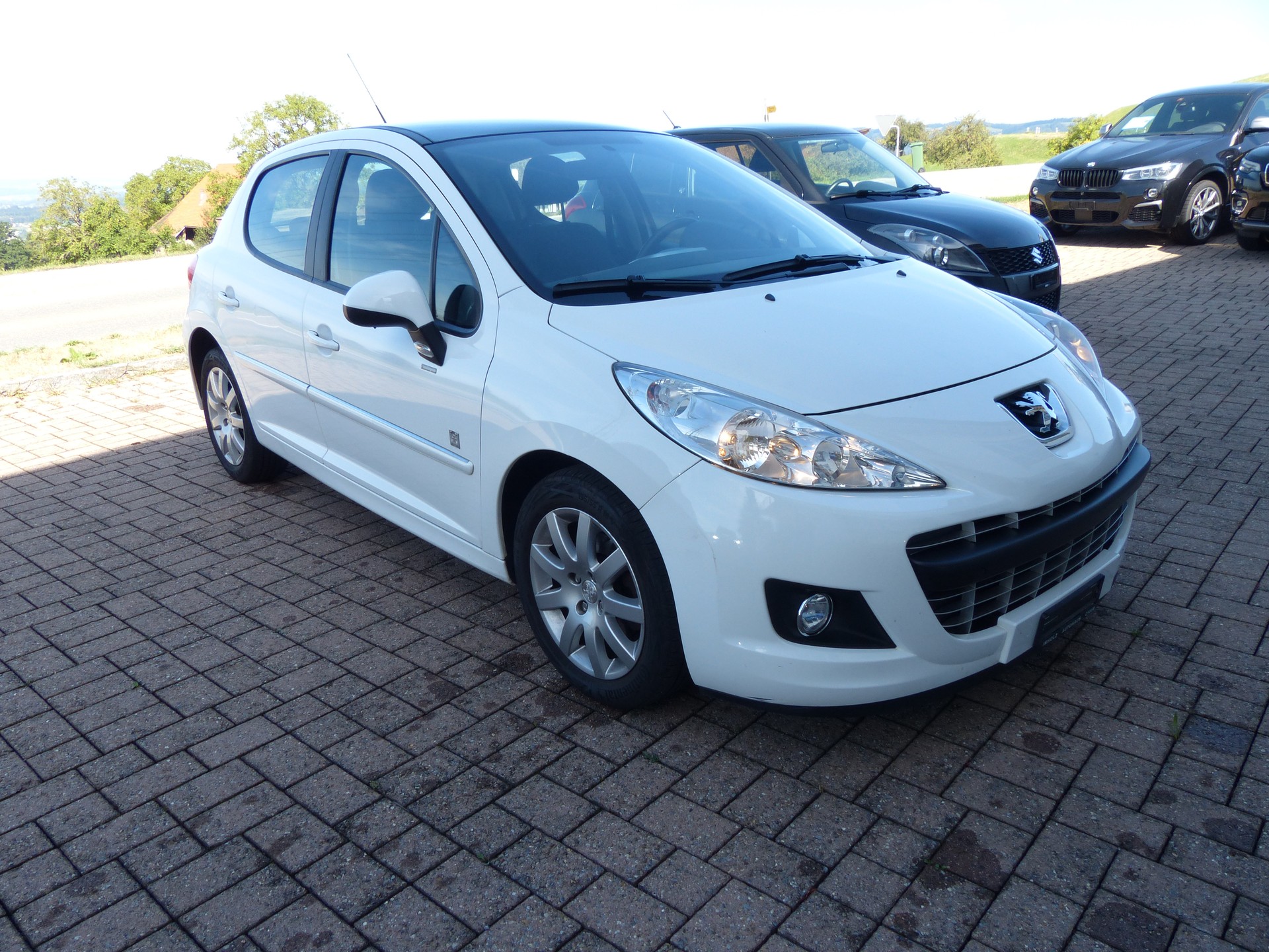 PEUGEOT 207 1.6 16V Swiss Edition-showroom-element-2