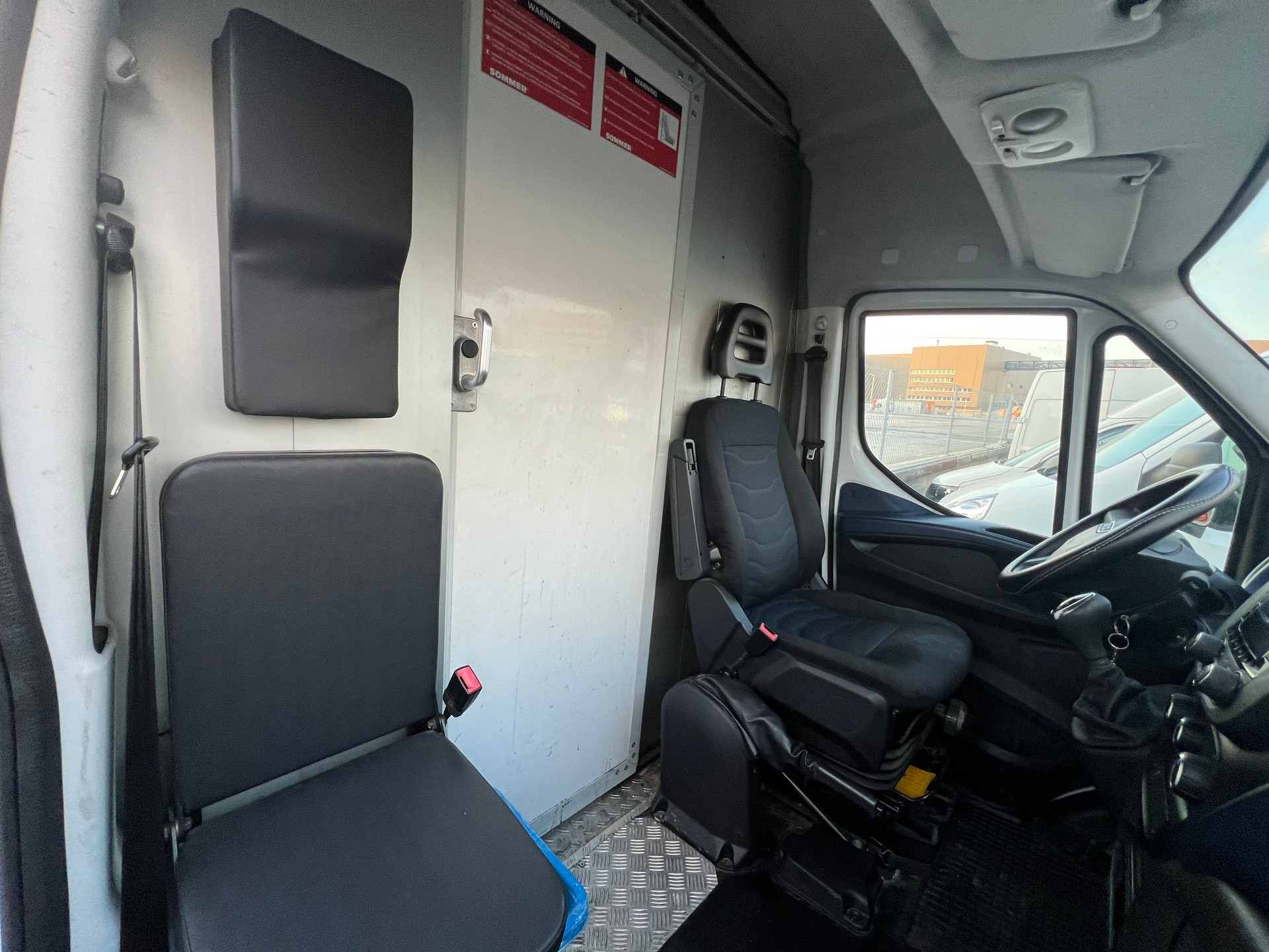 IVECO DAILY 35 S 14 A8 V-image-8