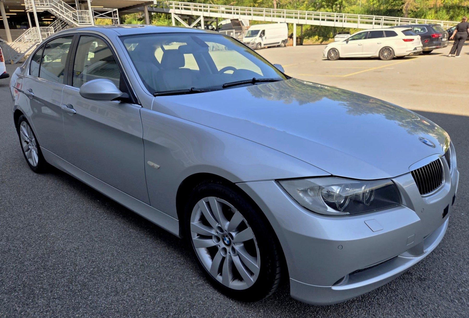 BMW 330xi-image-1