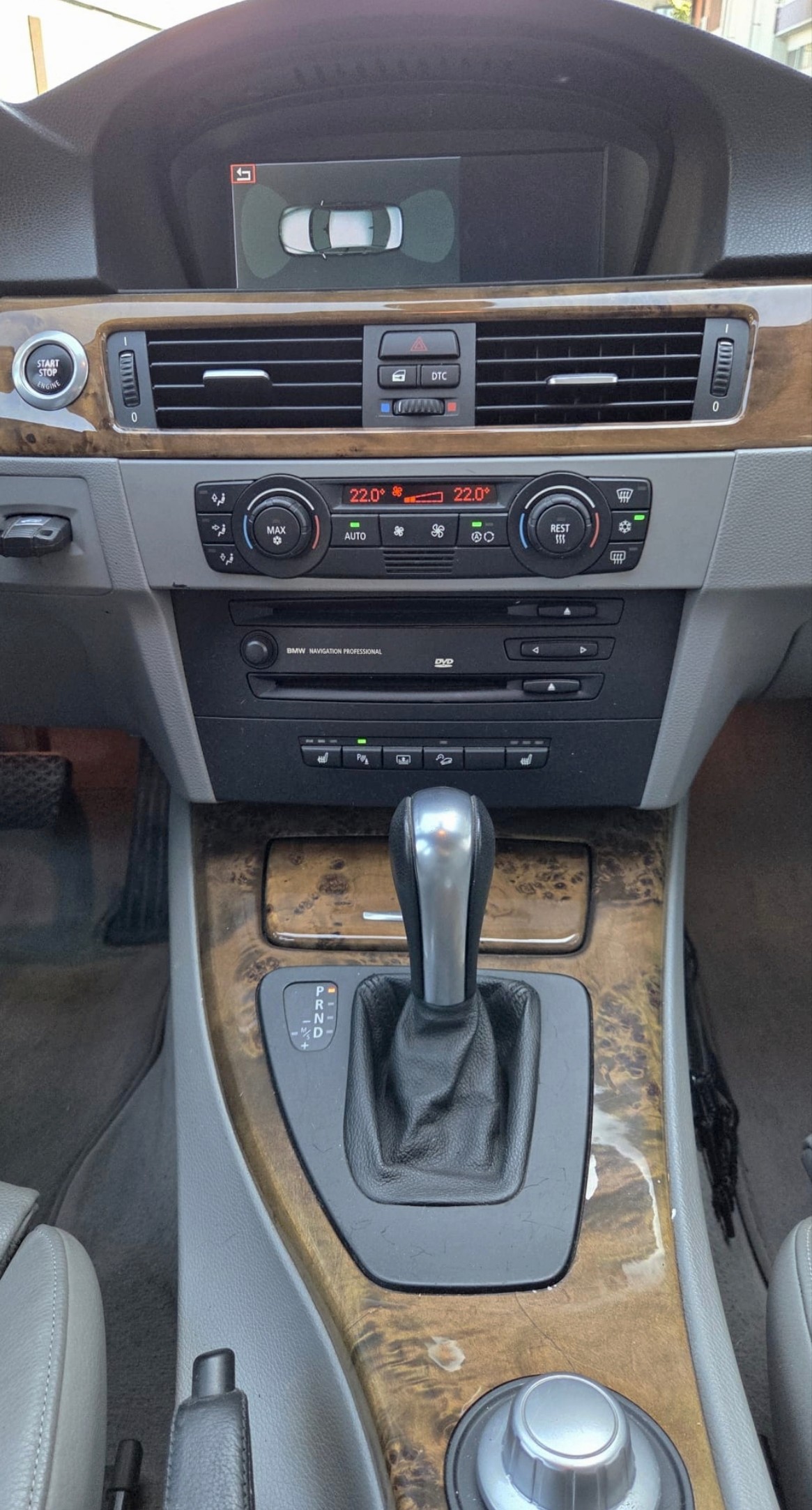 BMW 330xi-image-8